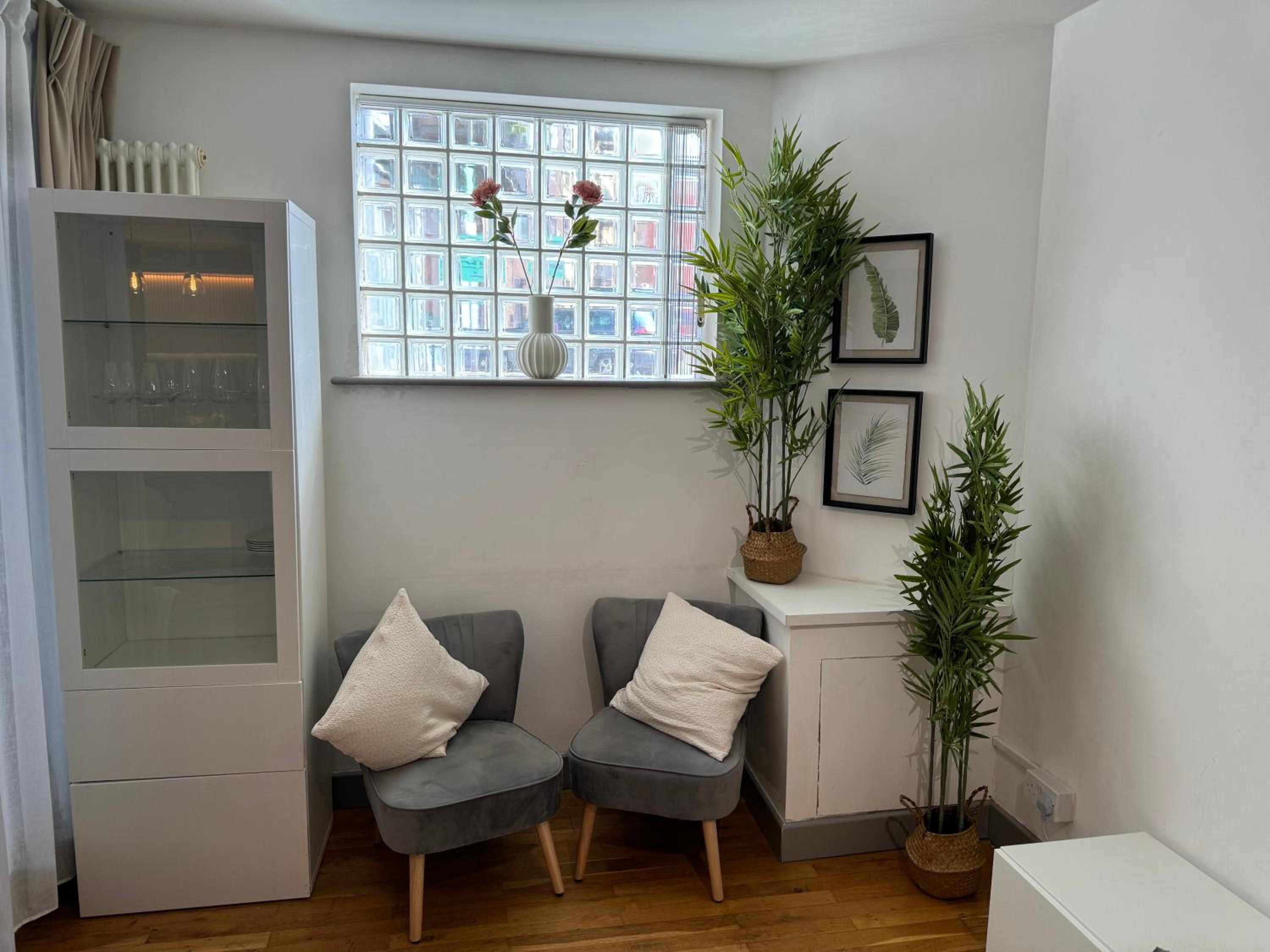 Chic apartment near Tower Bridge view 3
