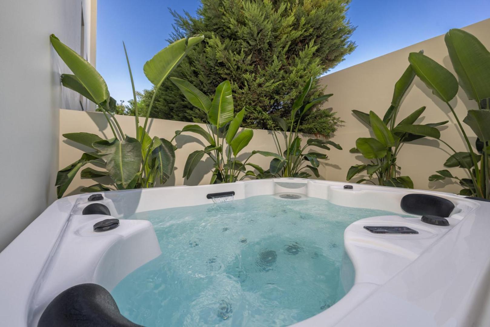 Natural Harmony ,Luxury Studio Oasis & Hot Tub photo 2