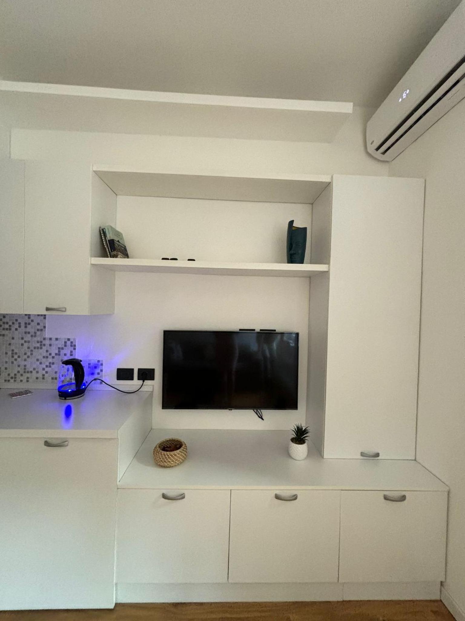 Isola-Garibaldi newly renovated 1 br by Rentopolis