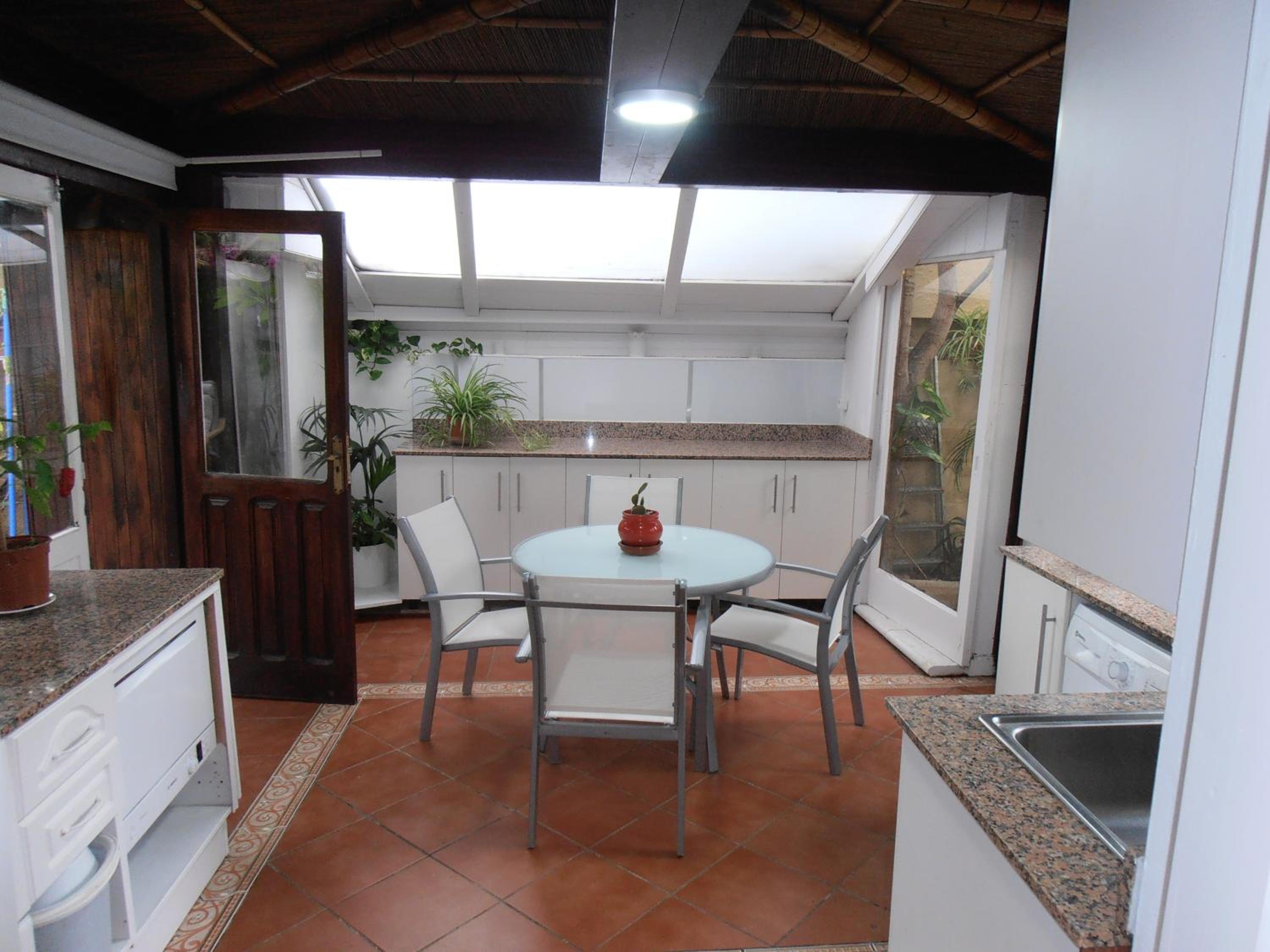 Oasis Garden en Las Palmas — kitchen