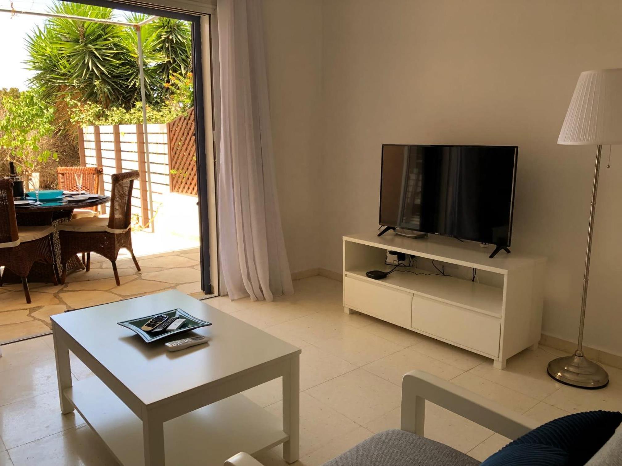 Regina Gardens - Modern 2 bed maisonette