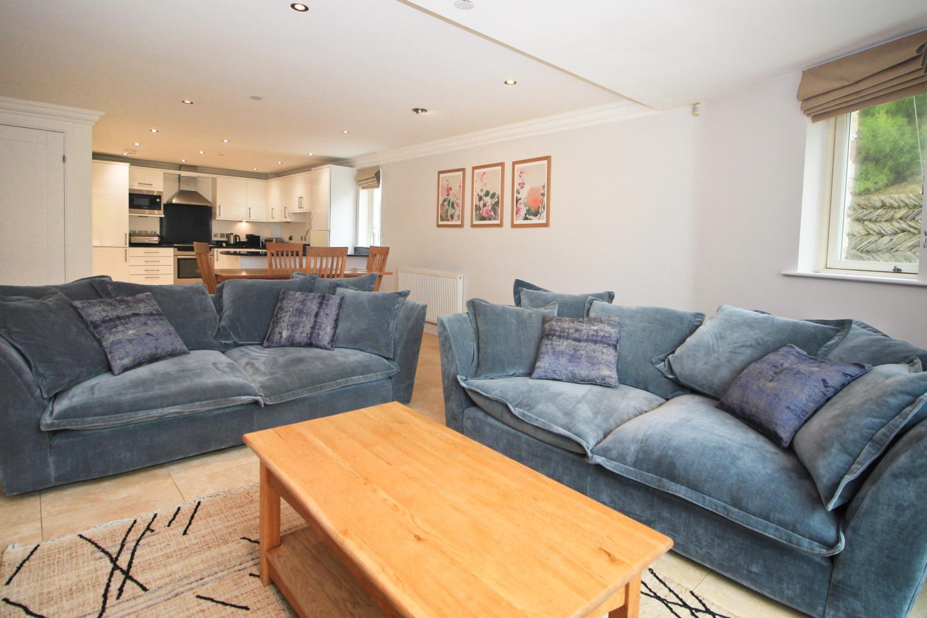 BEACHSIDE SPACIOUS apartment, private garden view 2