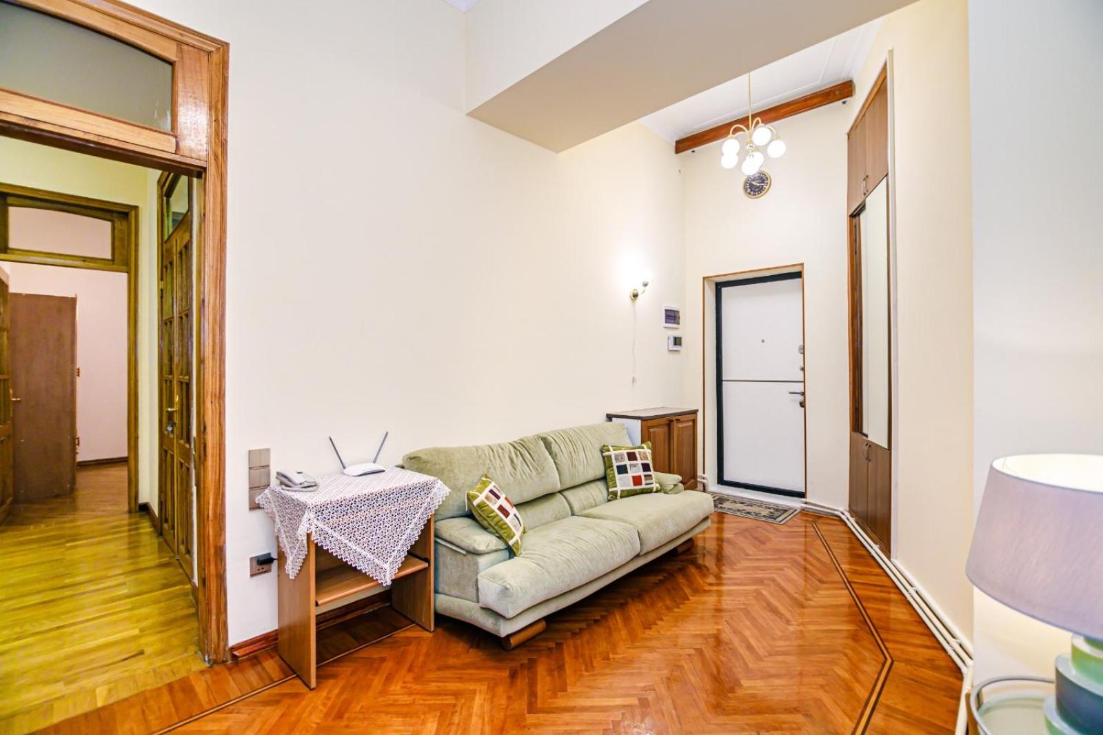 Targovu 4 Room Malakan Garden