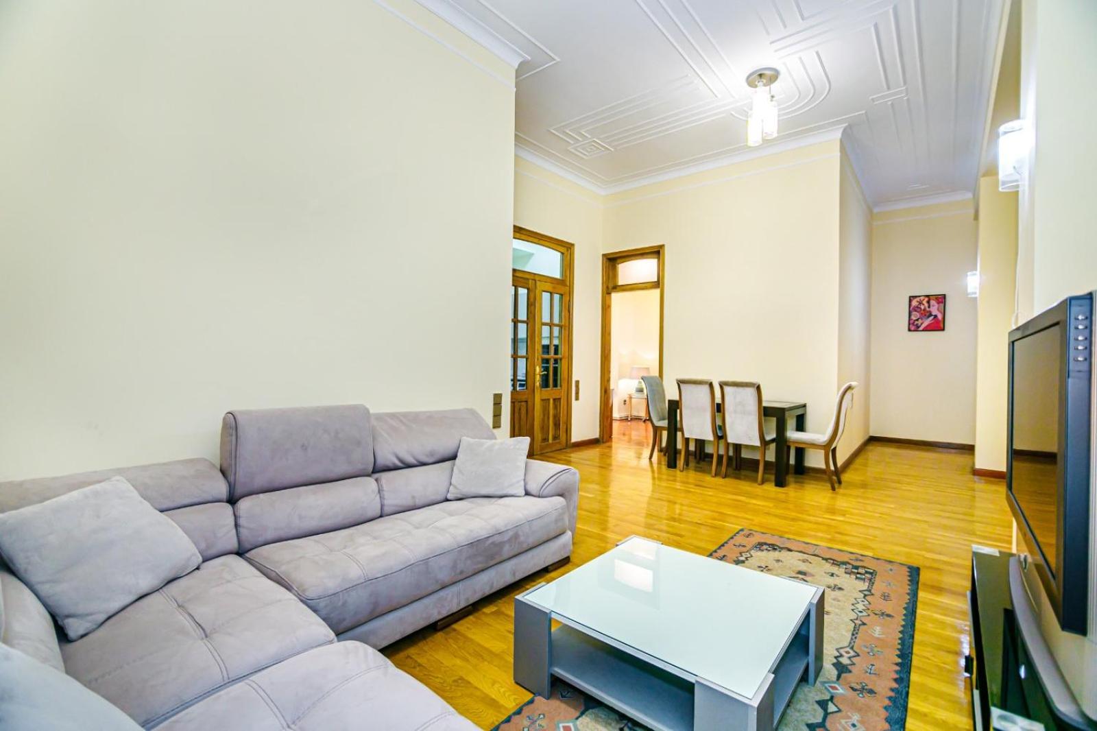 Targovu 4 Room Malakan Garden