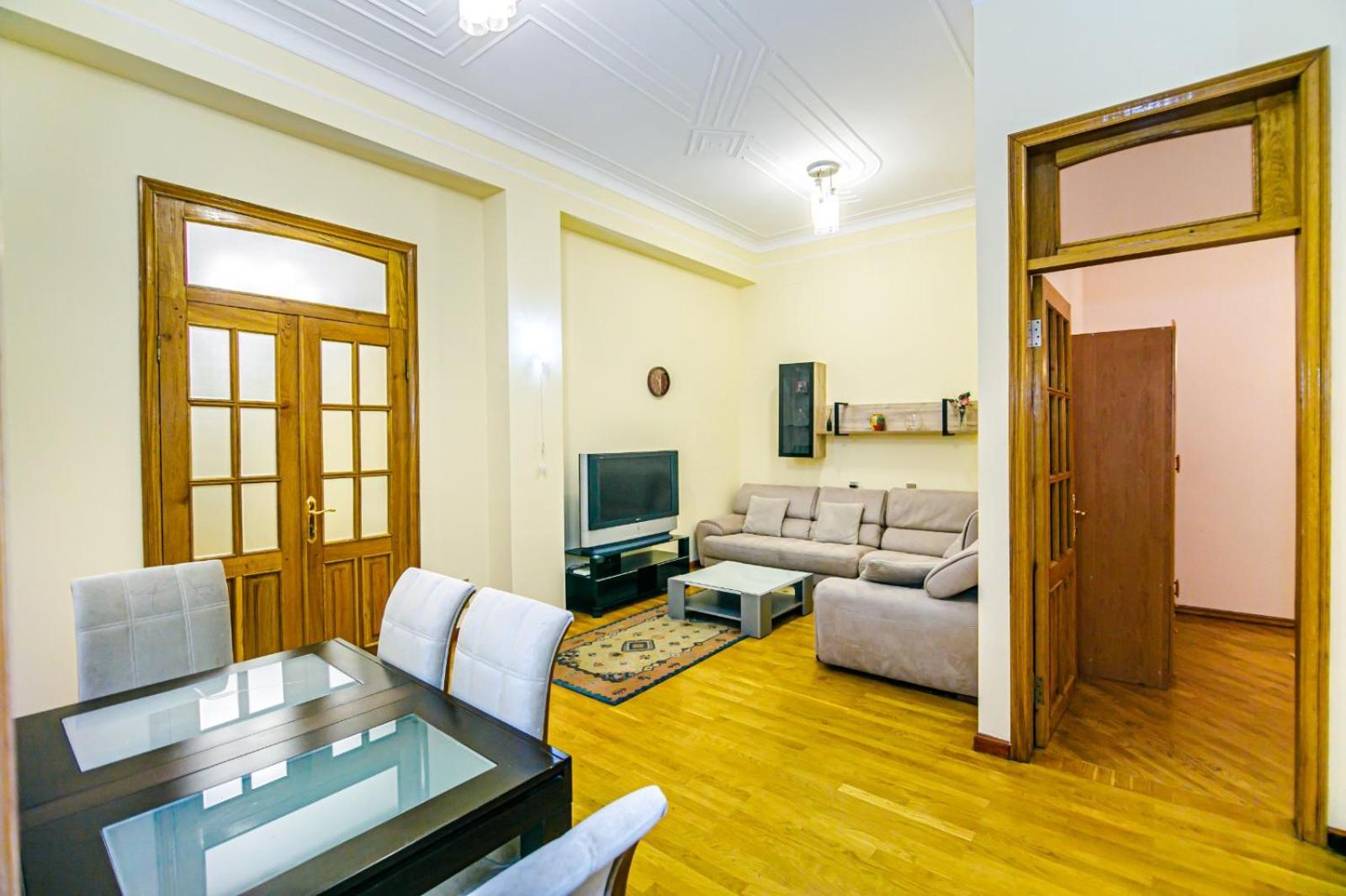 Targovu 4 Room Malakan Garden