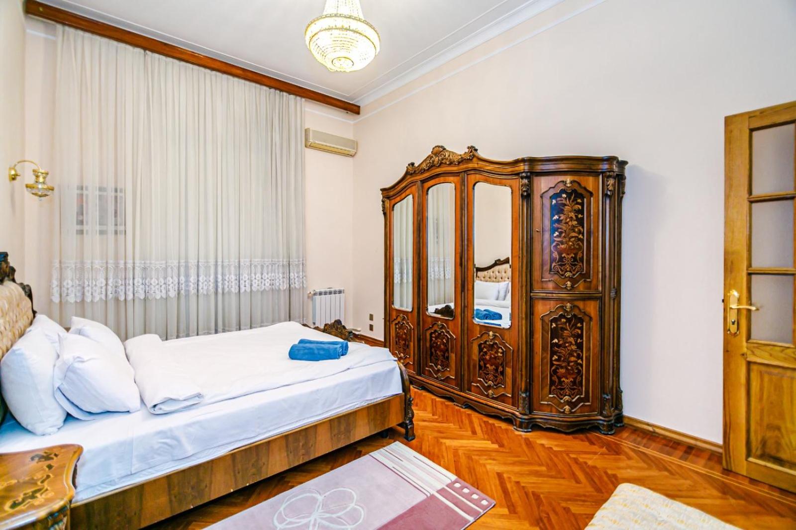 Targovu 4 Room Malakan Garden