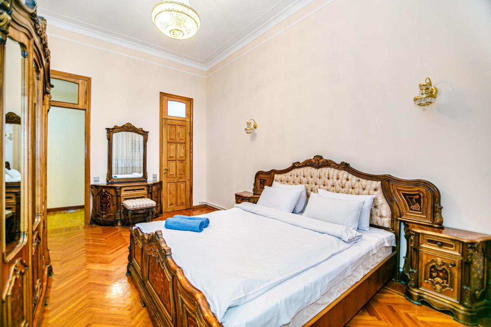 Targovu 4 Room Malakan Garden