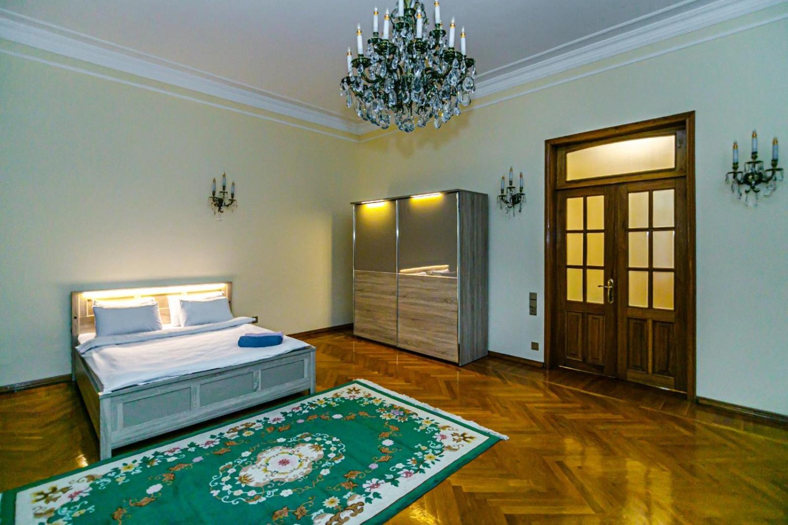 Targovu 4 Room Malakan Garden