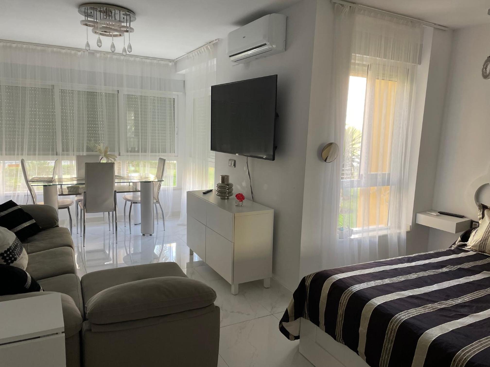 Estudio Algarrobo Costa en Centro Internacional