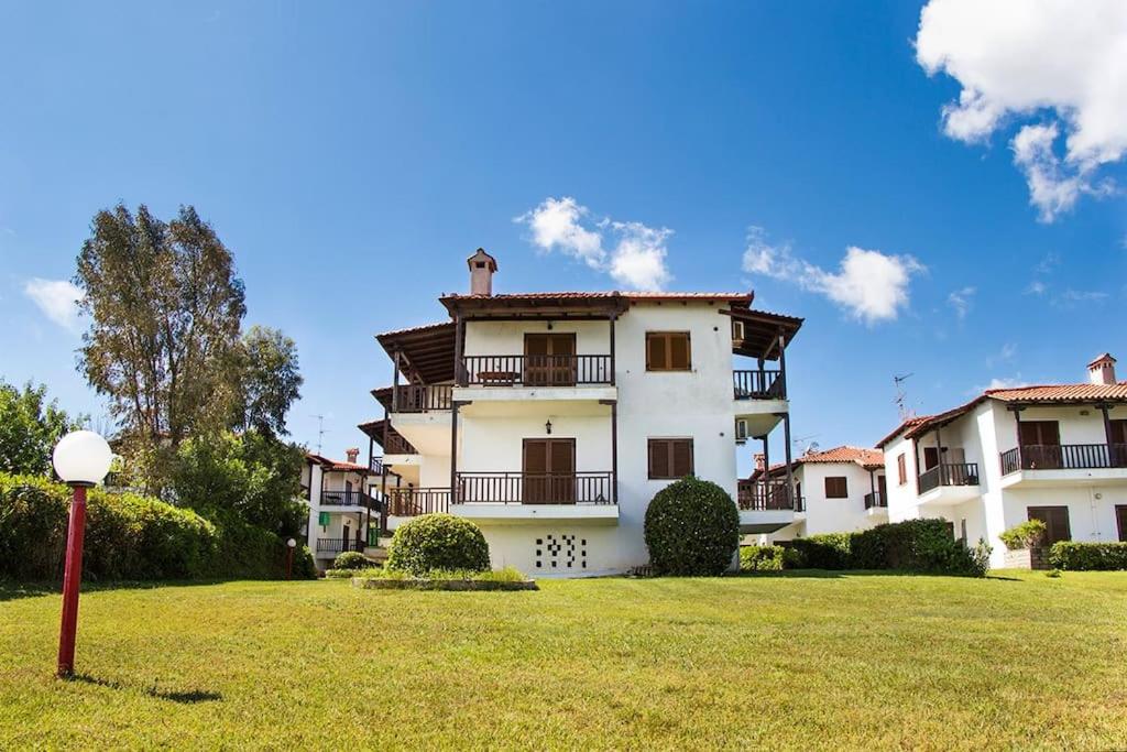 Beachfront Family Apartment with Garden in Halkidiki