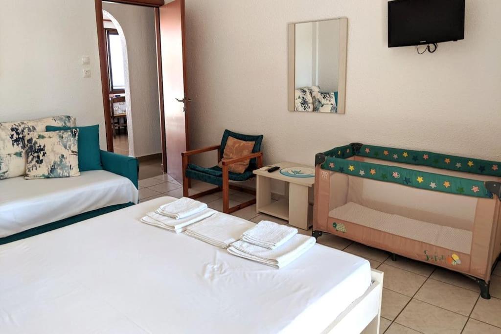 Beachfront Family Apartment with Garden in Halkidiki