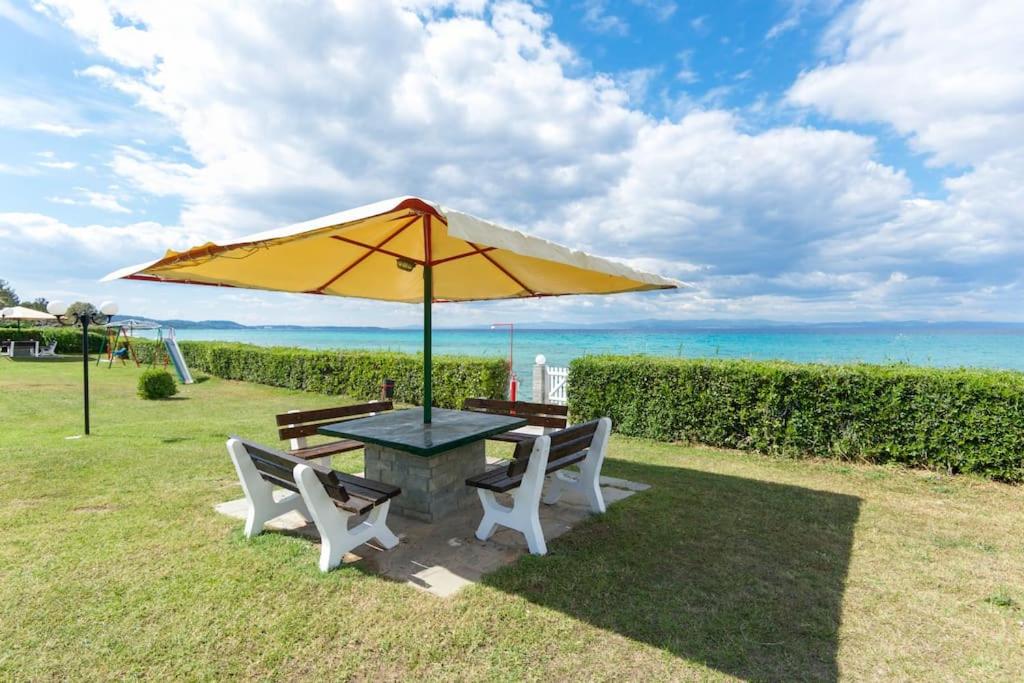Beachfront Family Apartment with Garden in Halkidiki