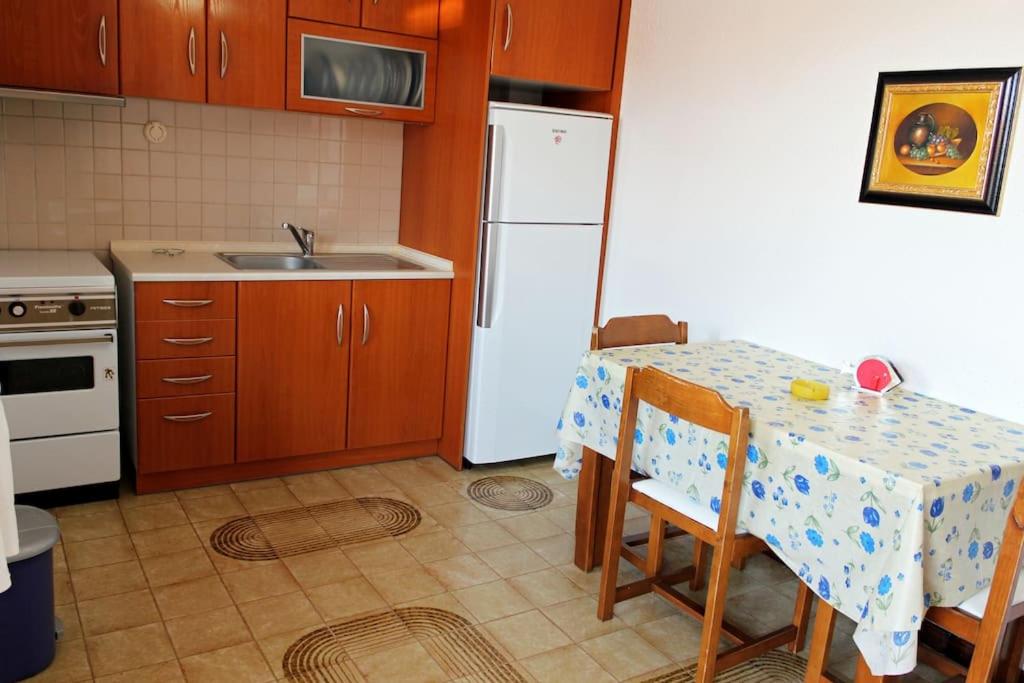 Beachfront Family Apartment with Garden in Halkidiki