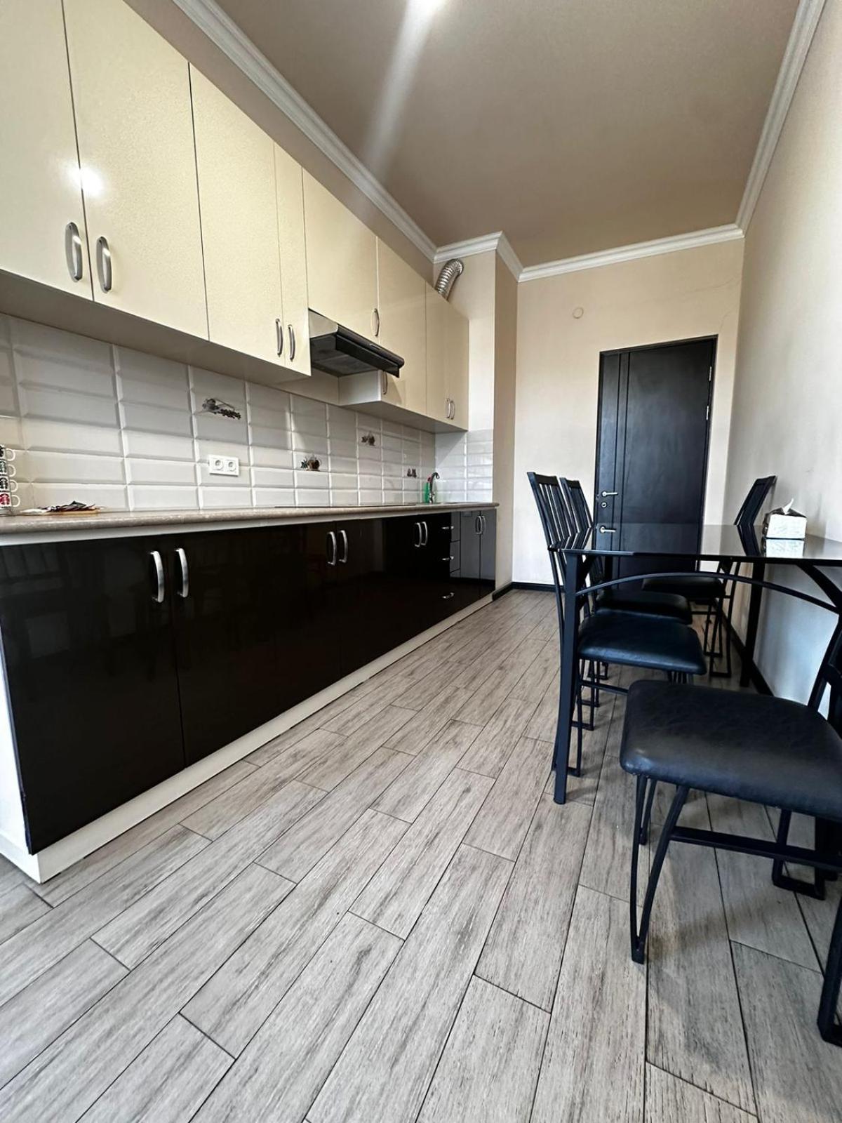 Avchieva's apt on Rostom street