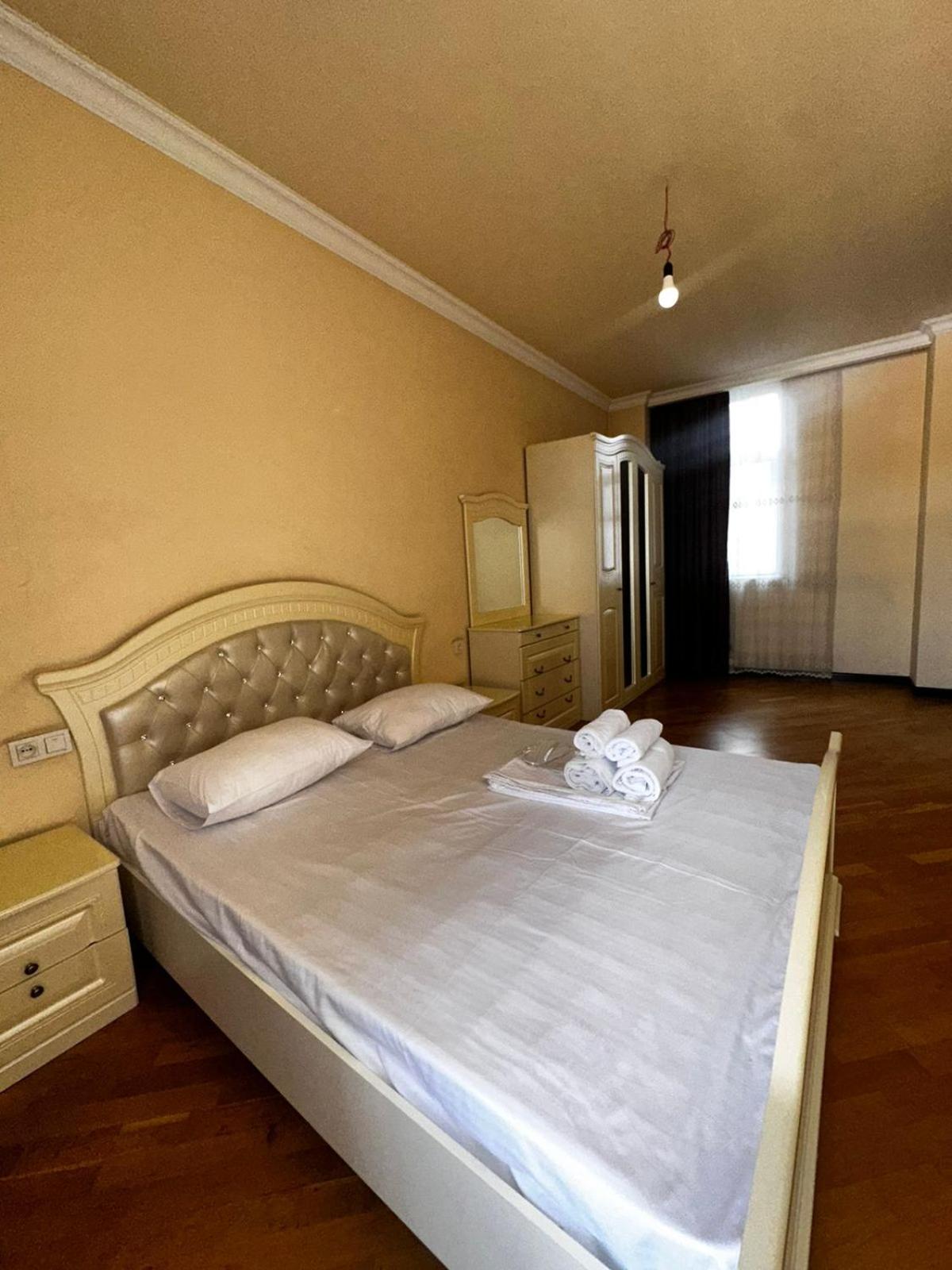 Avchieva's apt on Rostom street