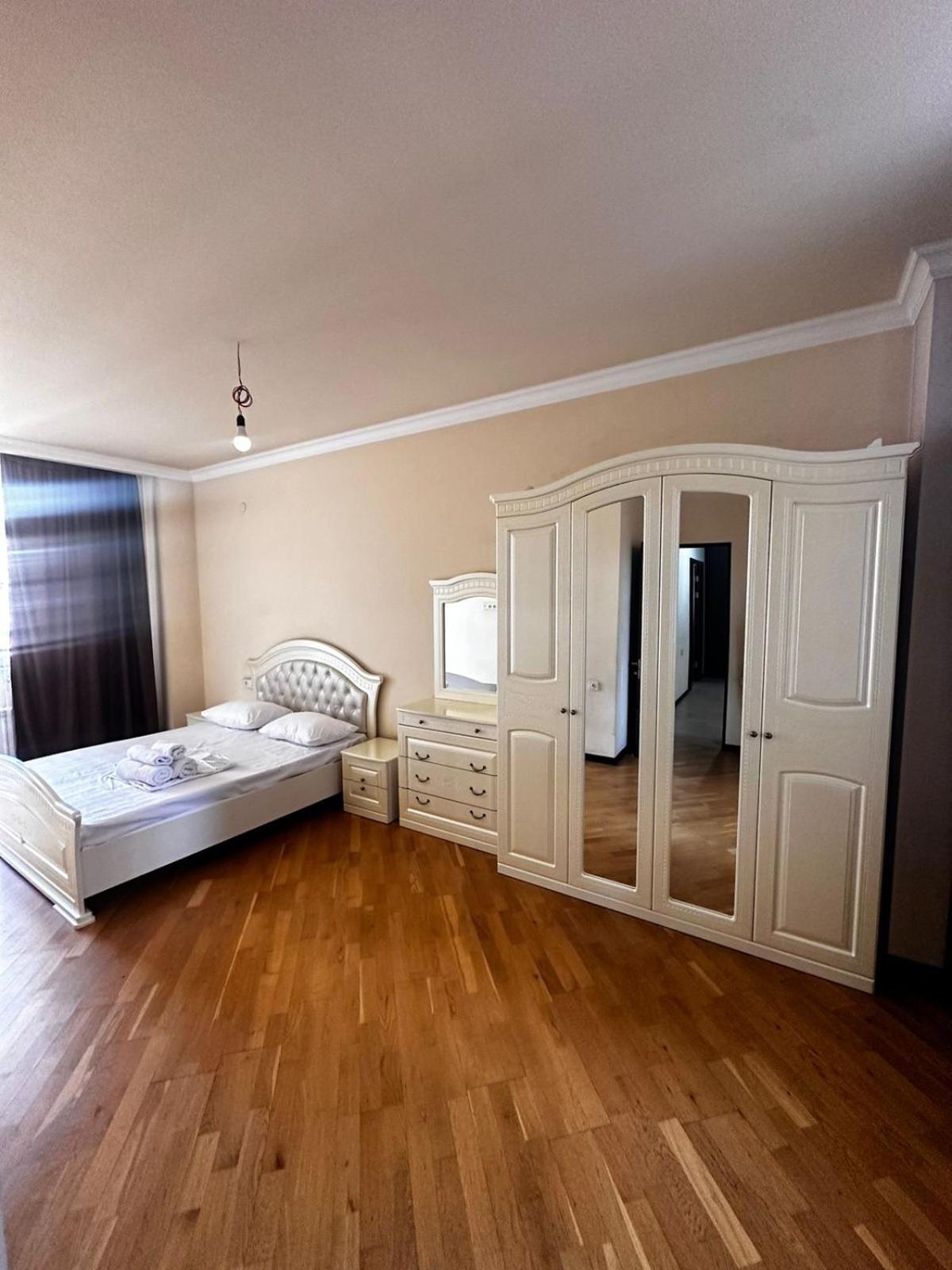 Avchieva's apt on Rostom street