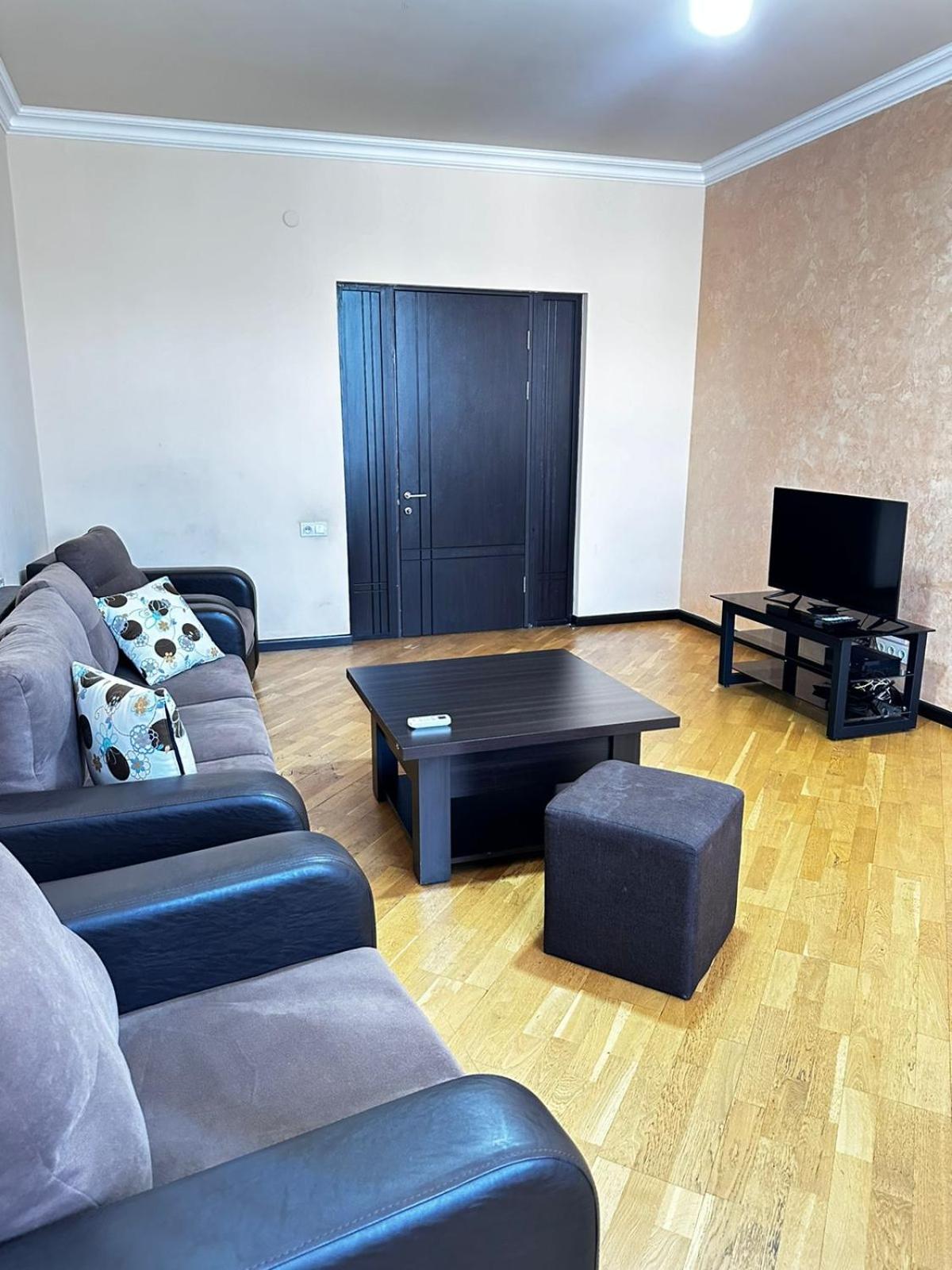 Avchieva's apt on Rostom street