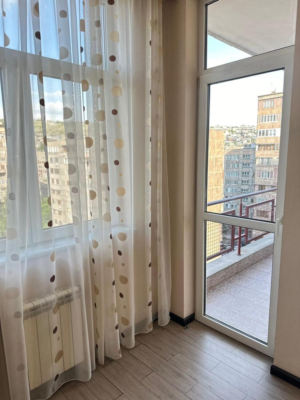 Avchieva's apt on Rostom street
