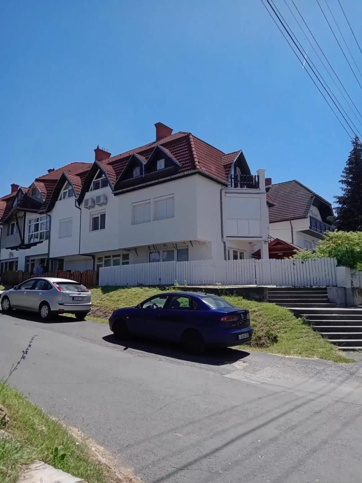 Vitkai-Vörös Apartman
