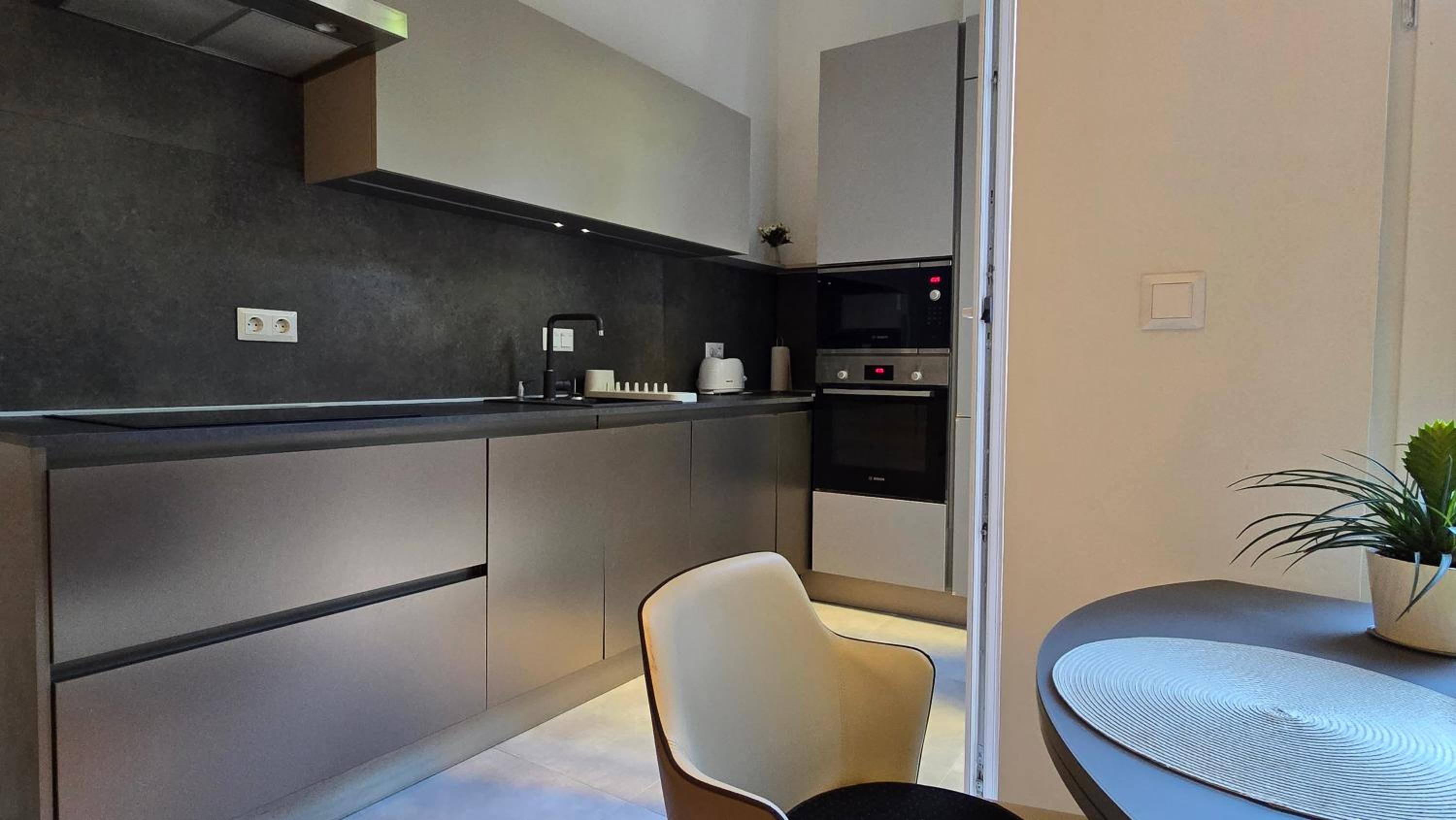 Cozy Studio in the Heart of Buda view 4