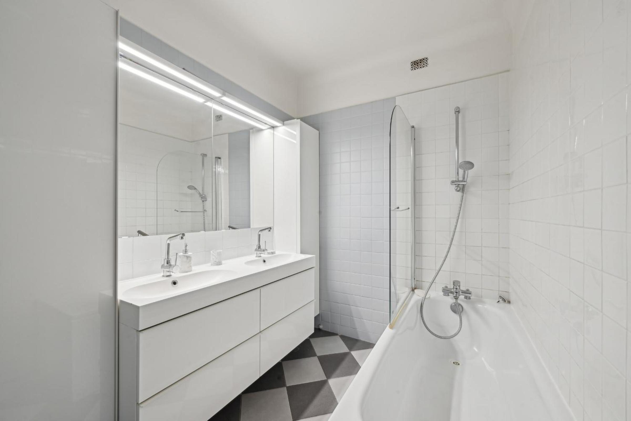 Muette - Flandrin 2bdr by B'Your Home