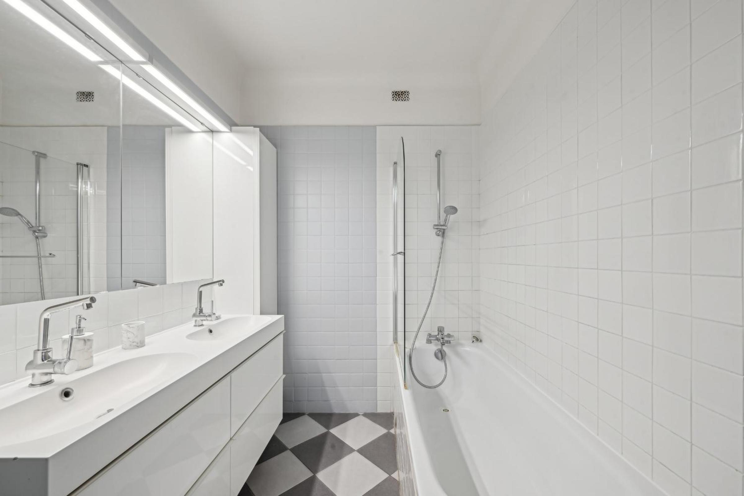 Muette - Flandrin 2bdr by B'Your Home