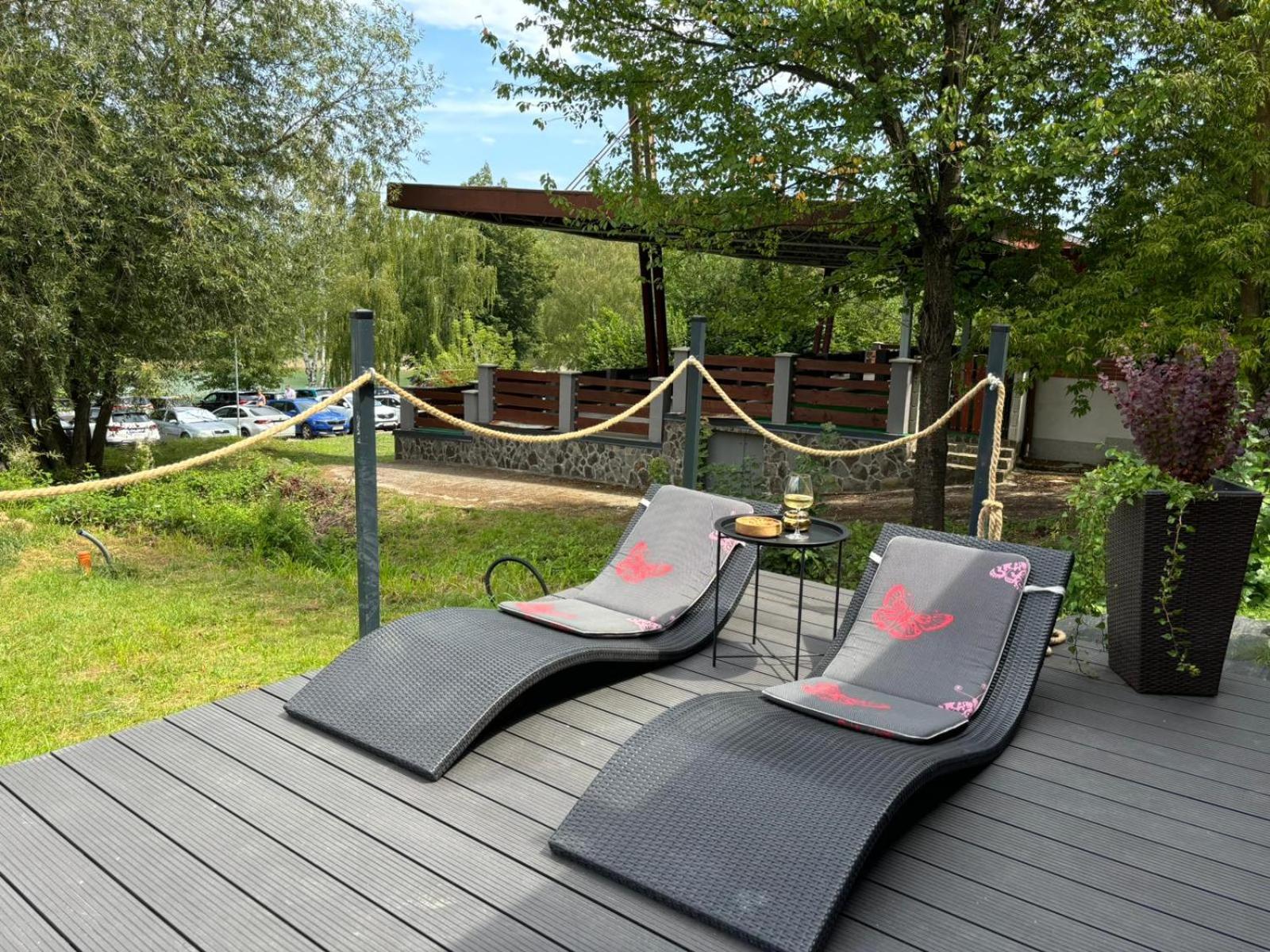 rishko resort - Lake View - free Parking - 24hr Self chceck-in