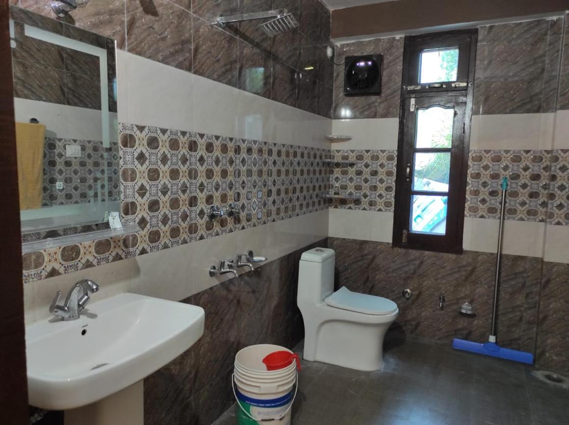 Hare Krishan Homestay kaley Halti Gharat Sarahan Road view 2