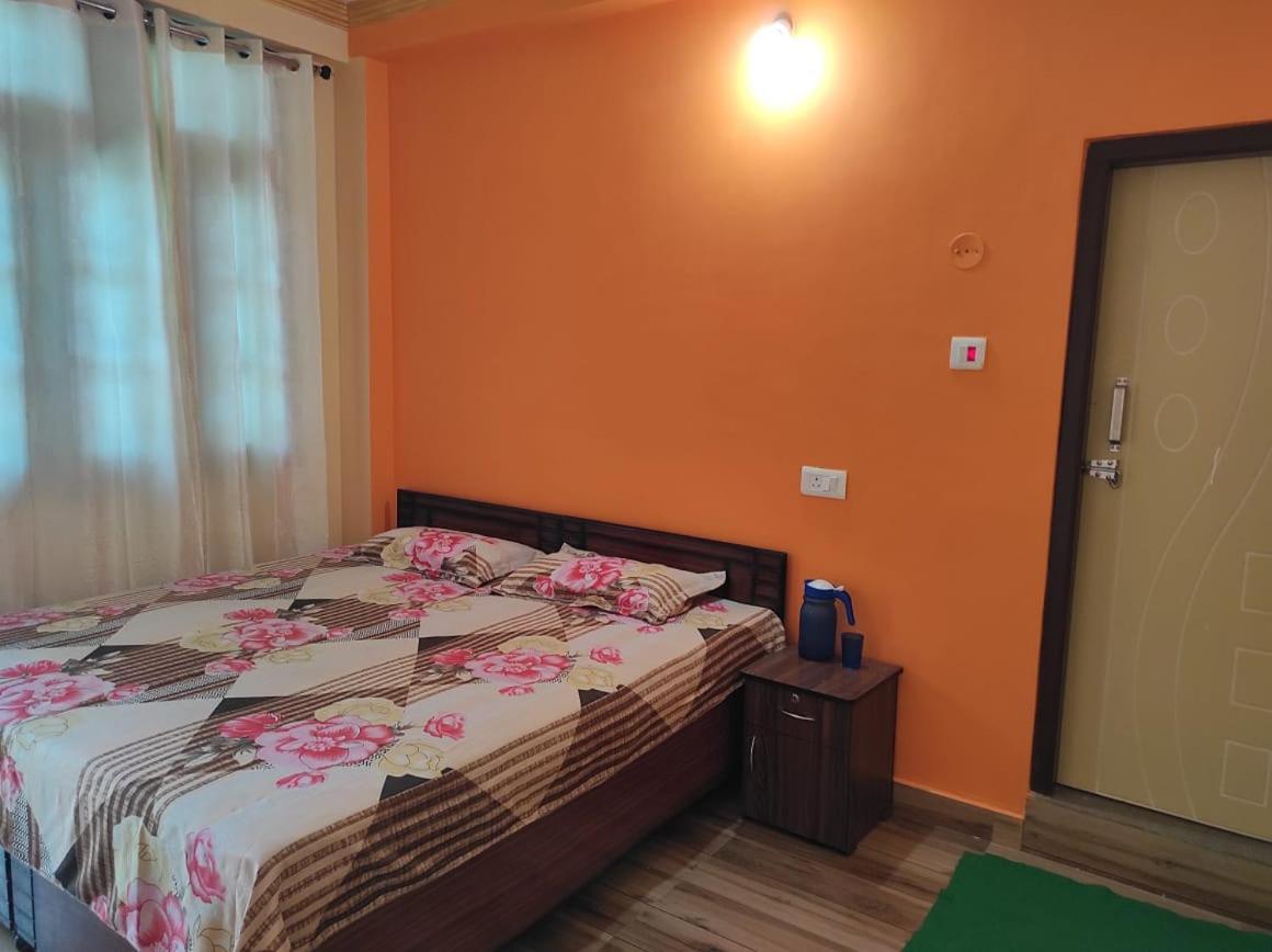Hare Krishan Homestay kaley Halti Gharat Sarahan Road view 4
