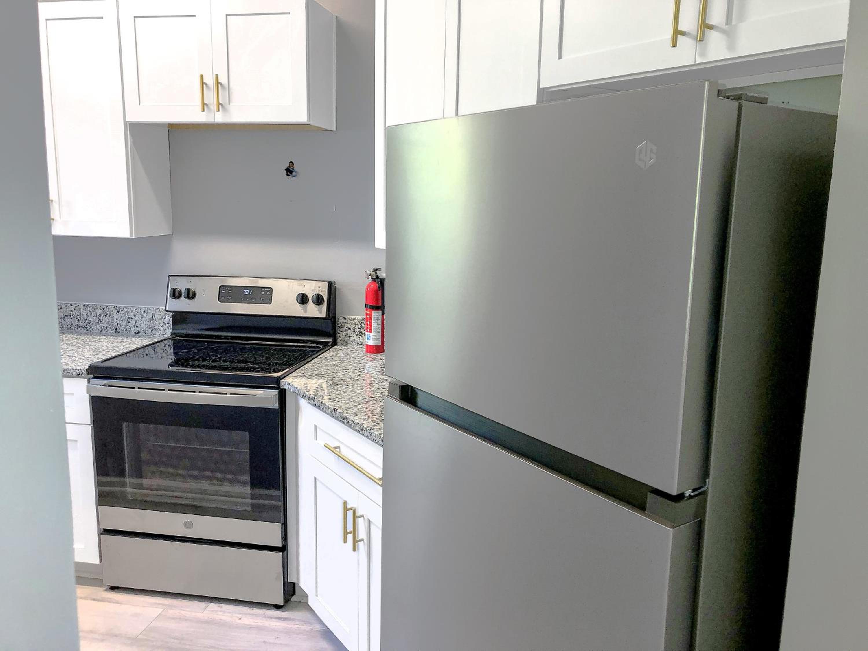 Corporate Retreat - Stylish 2BR Condo with Pool, Balcony & Fast Wi-Fi, Minutes from Downtown Wilmington view 2