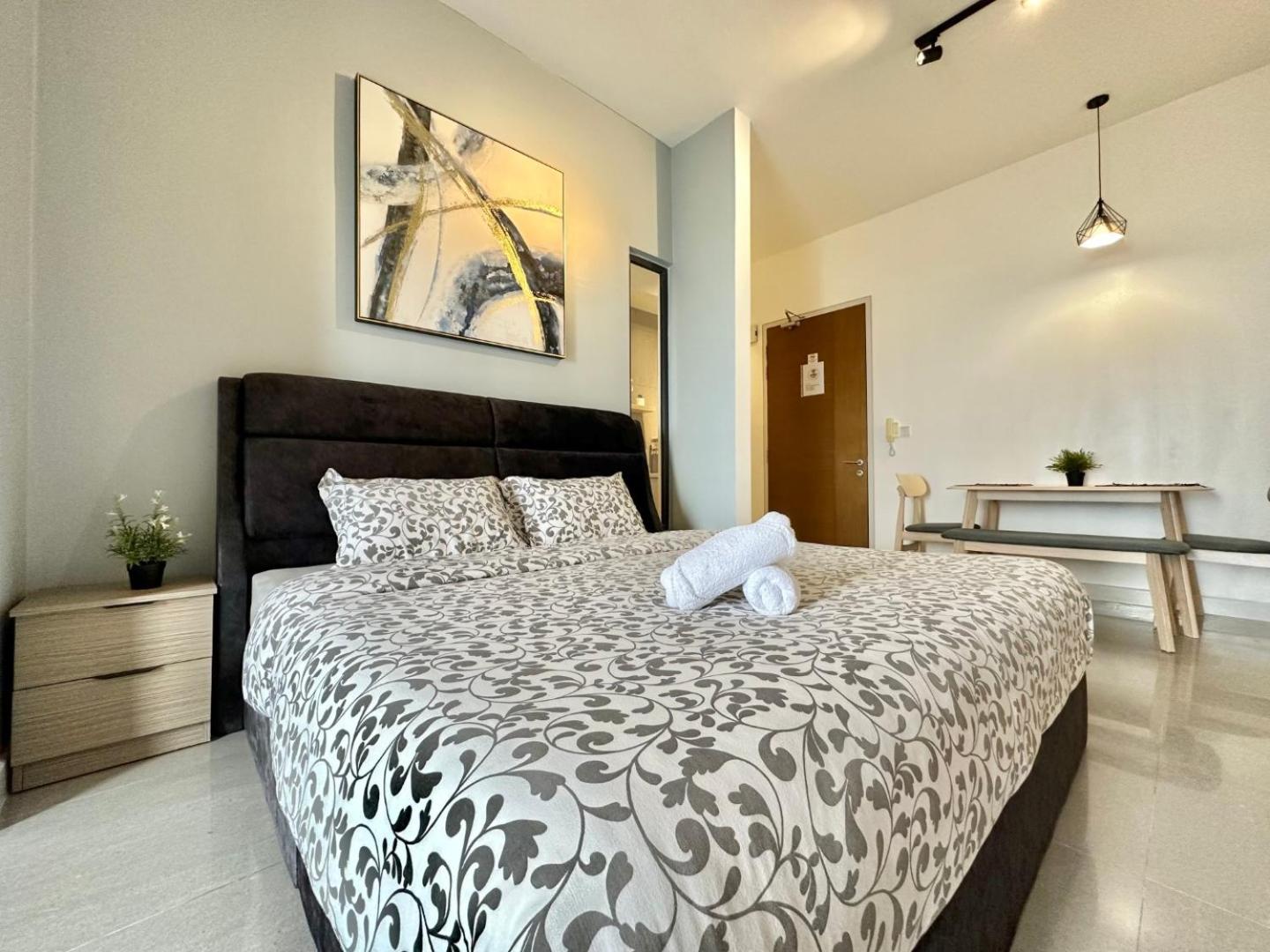 MW Imperio Residence Studio Suites with Private Bath tub photo 2
