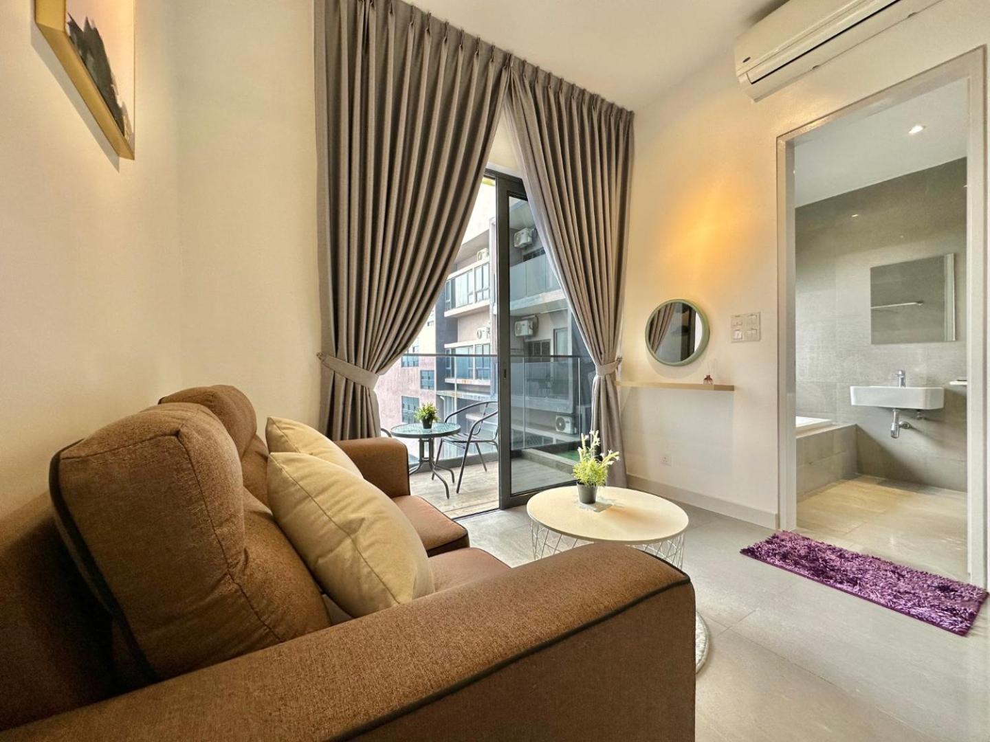 MW Imperio Residence Studio Suites with Private Bath tub photo 4