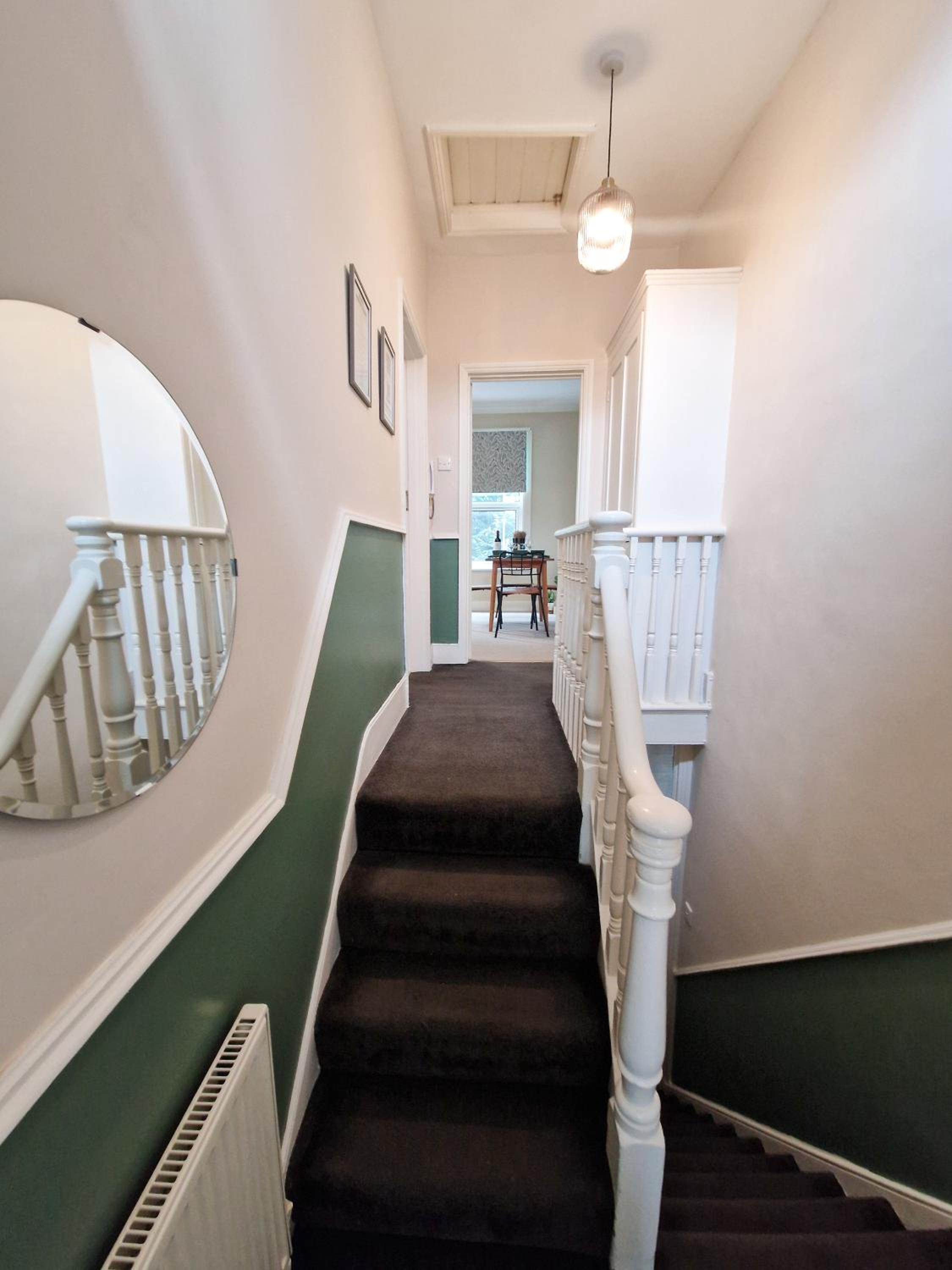 Modern 1-Bed flat,10 min to Hammersmith Tube, with Free Wi-Fi & Netflix