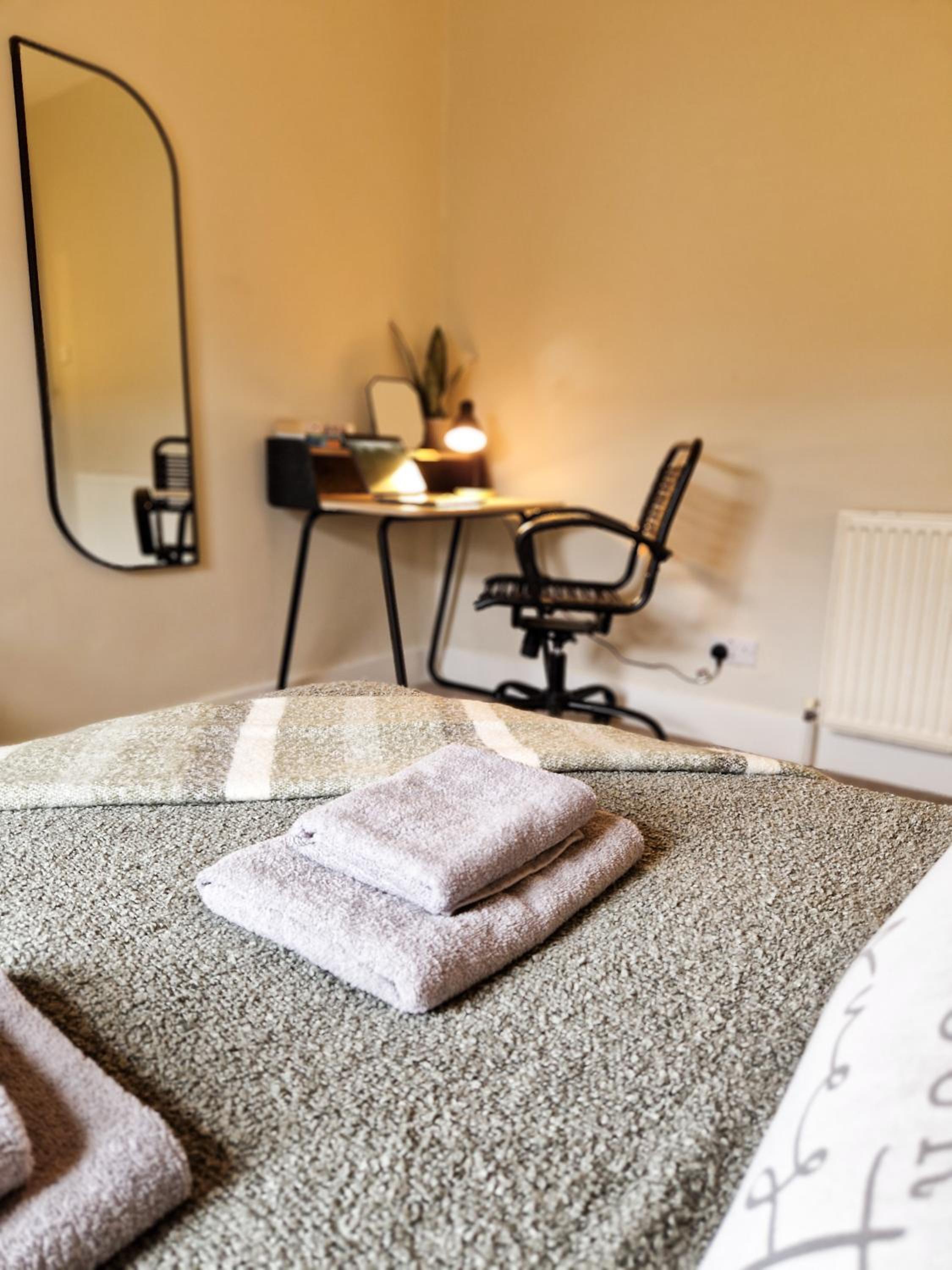 Modern 1-Bed flat,10 min to Hammersmith Tube, with Free Wi-Fi & Netflix