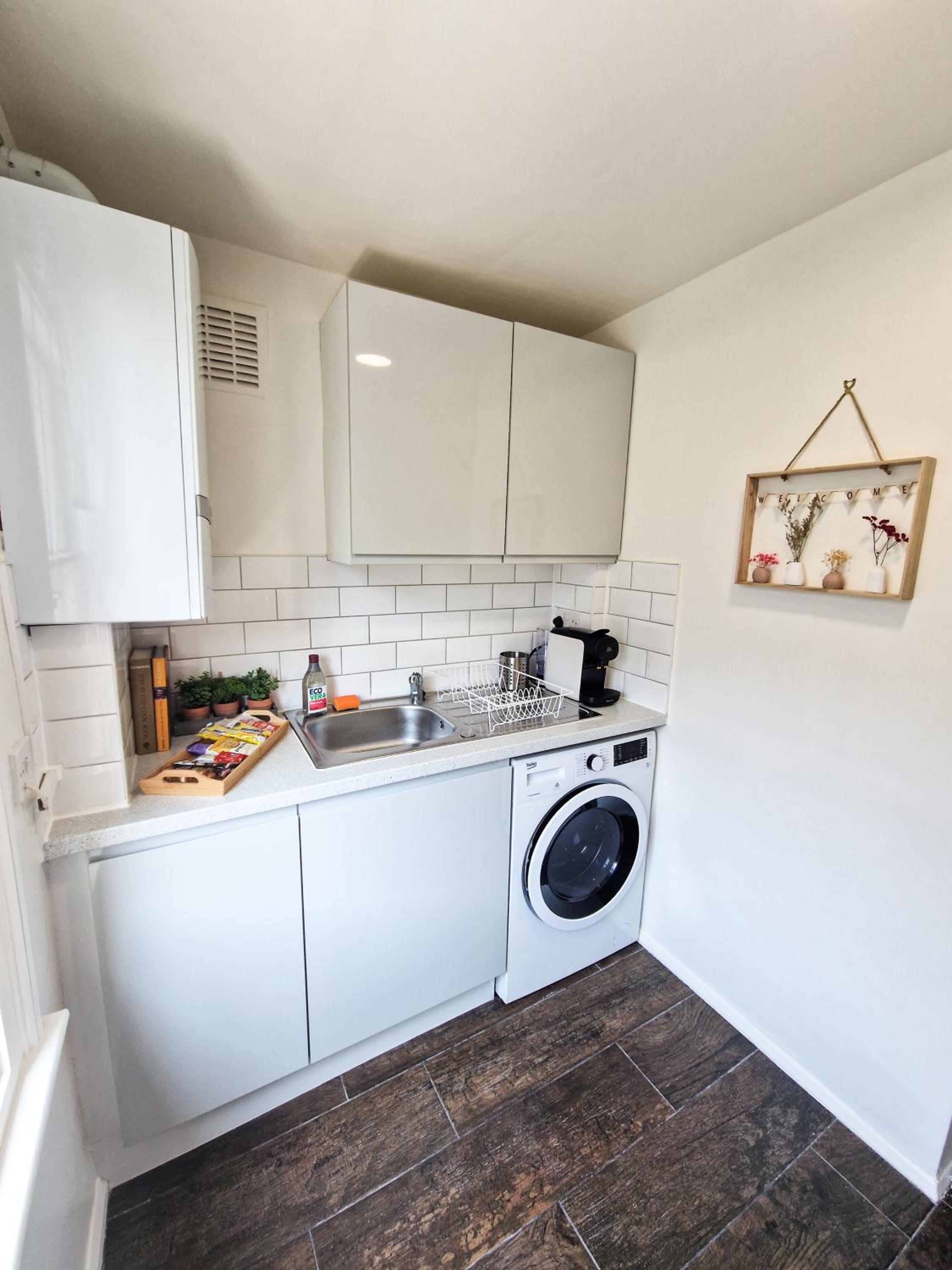 Modern 1-Bed flat,10 min to Hammersmith Tube, with Free Wi-Fi & Netflix