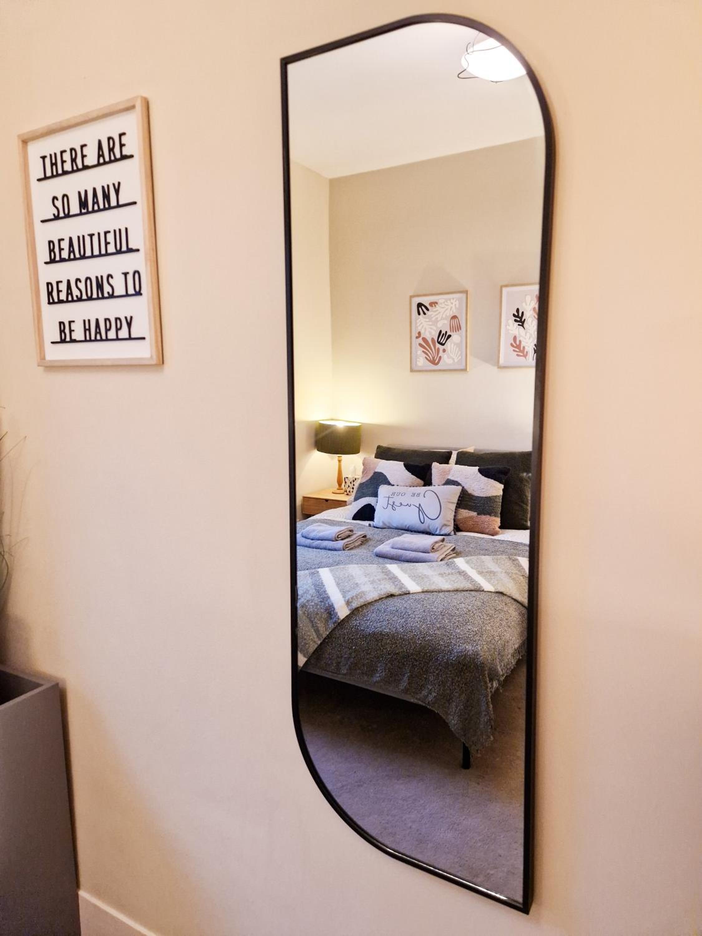 Modern 1-Bed flat,10 min to Hammersmith Tube, with Free Wi-Fi & Netflix