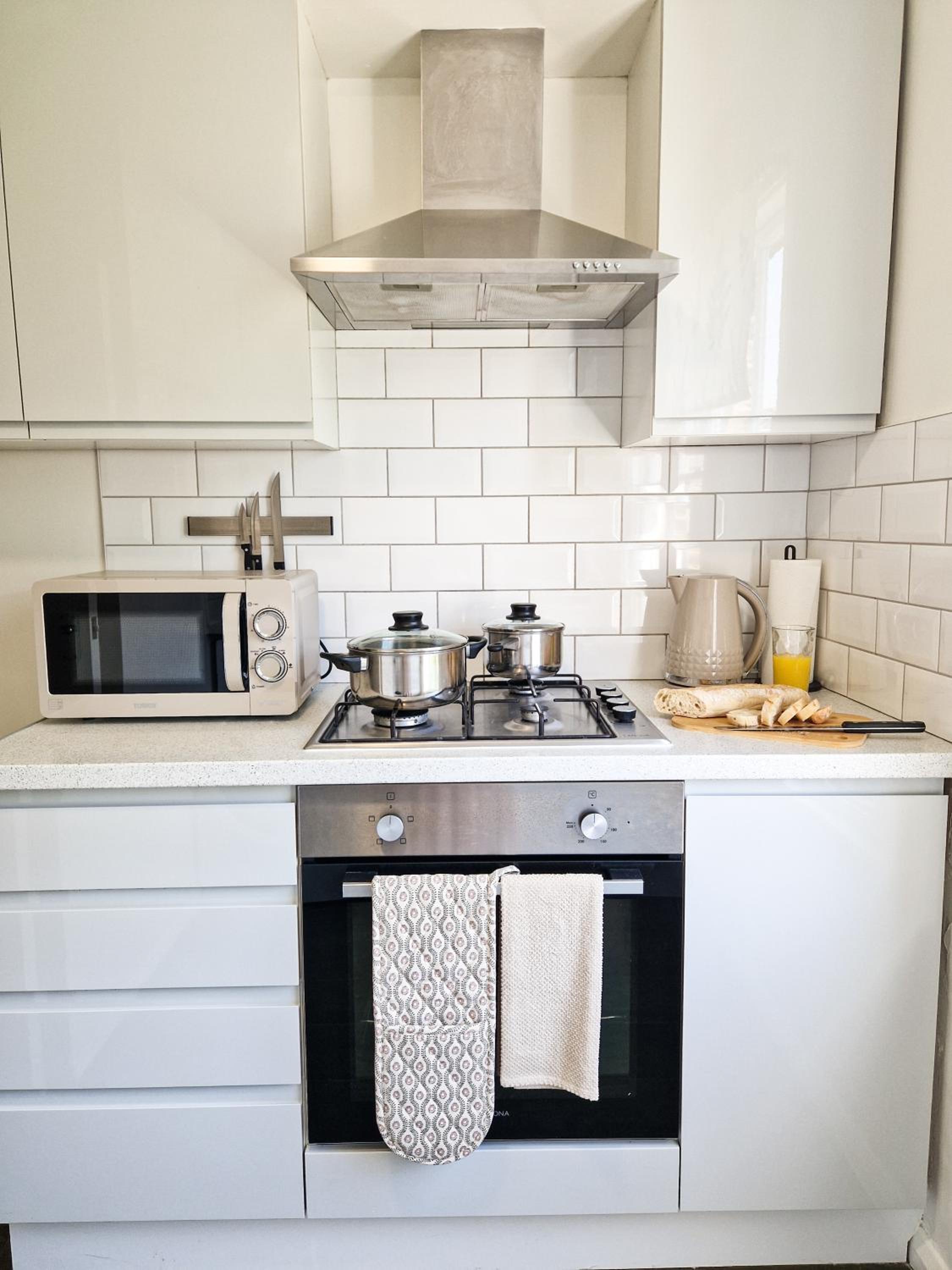 Modern 1-Bed flat,10 min to Hammersmith Tube, with Free Wi-Fi & Netflix
