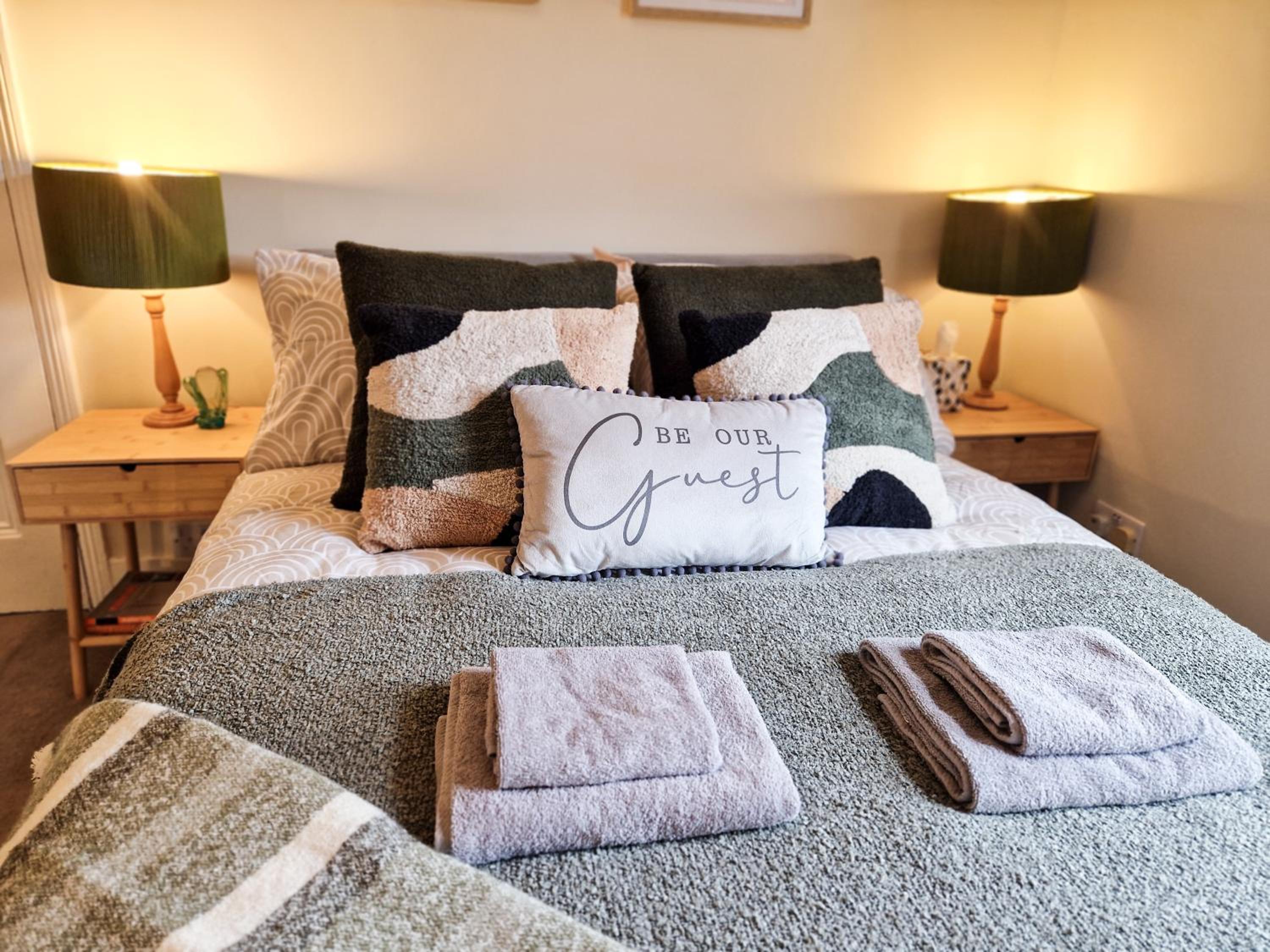 Modern 1-Bed flat,10 min to Hammersmith Tube, with Free Wi-Fi & Netflix
