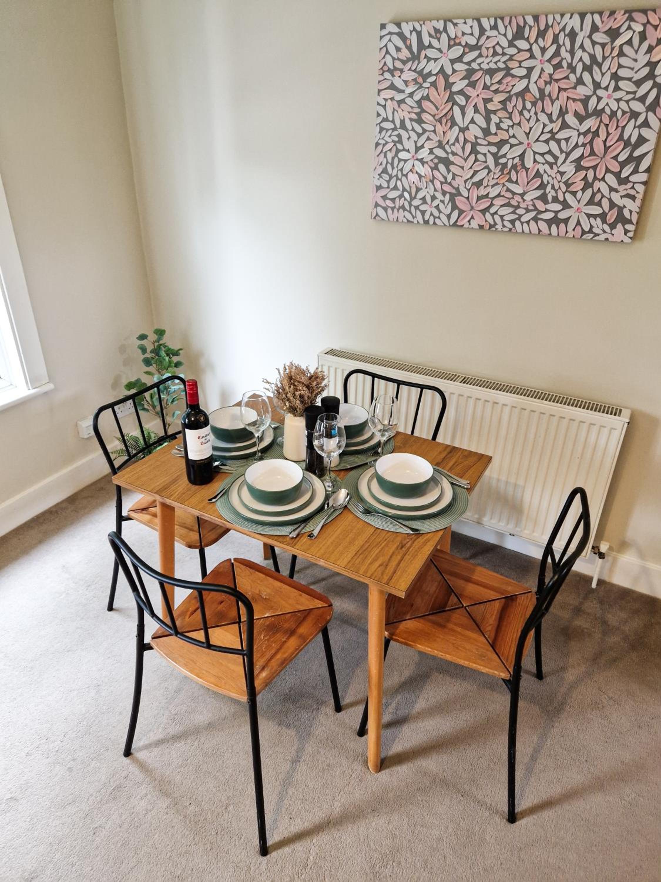 Modern 1-Bed flat,10 min to Hammersmith Tube, with Free Wi-Fi & Netflix