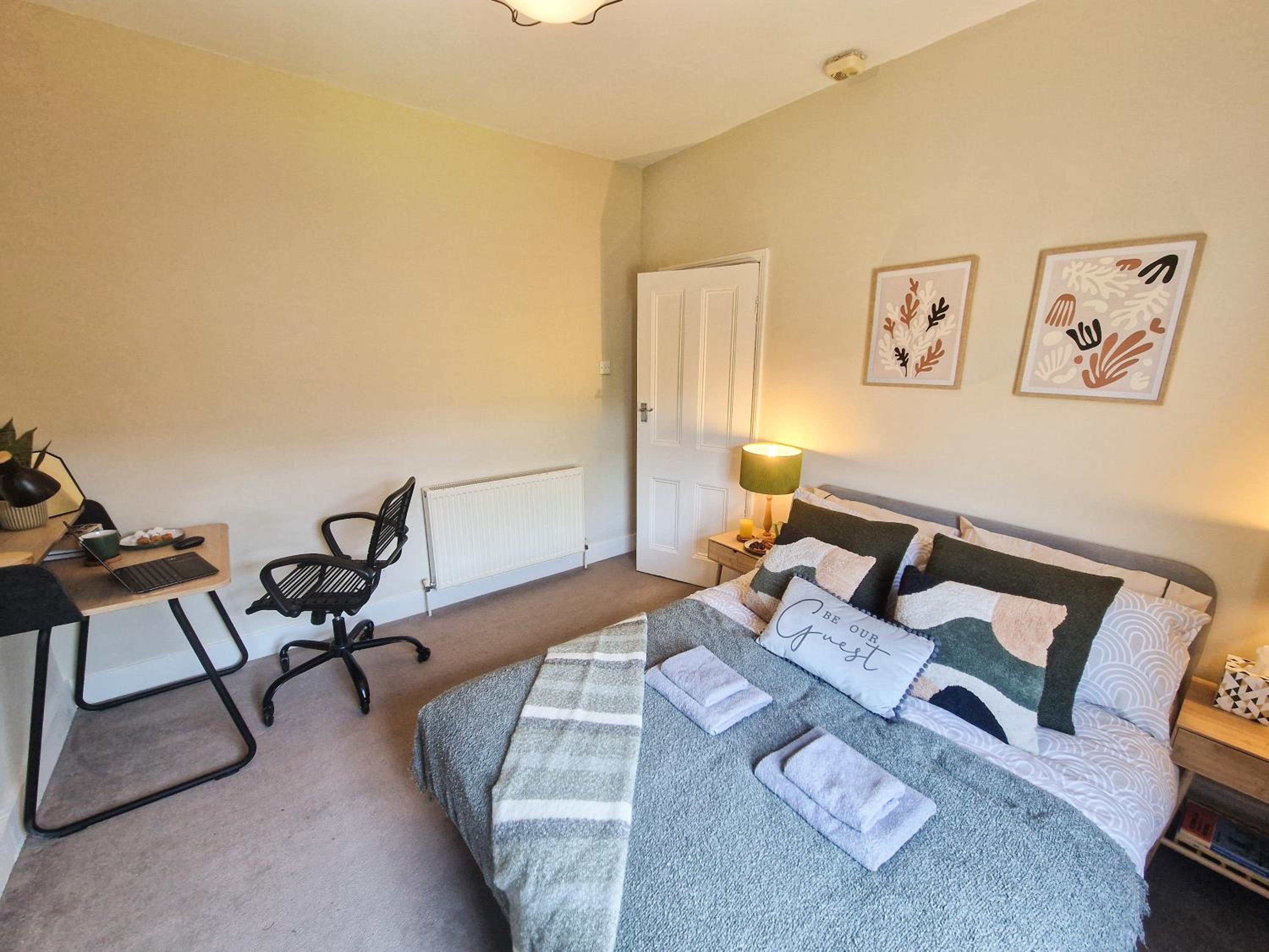 Modern 1-Bed flat,10 min to Hammersmith Tube, with Free Wi-Fi & Netflix