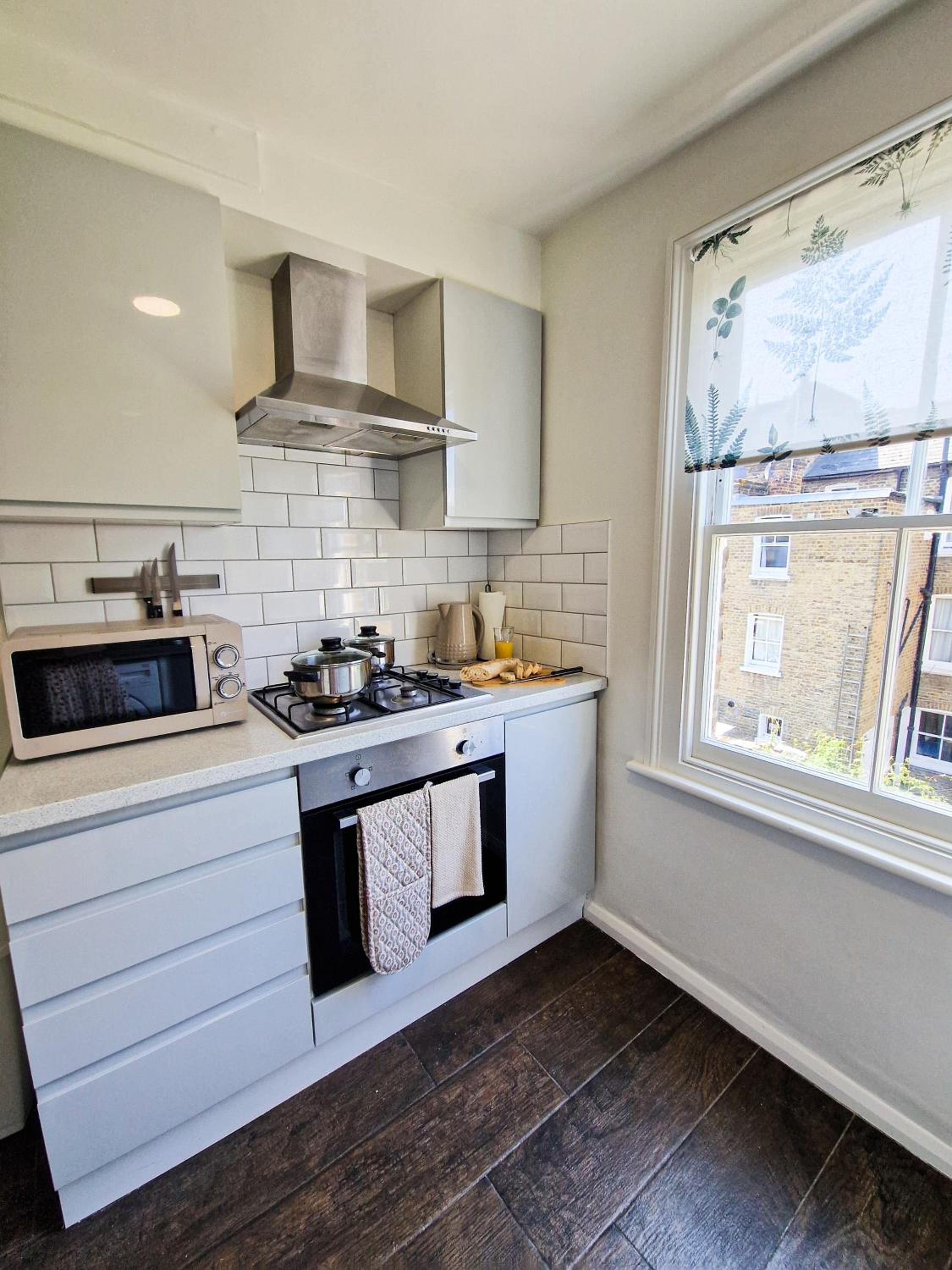 Modern 1-Bed flat,10 min to Hammersmith Tube, with Free Wi-Fi & Netflix