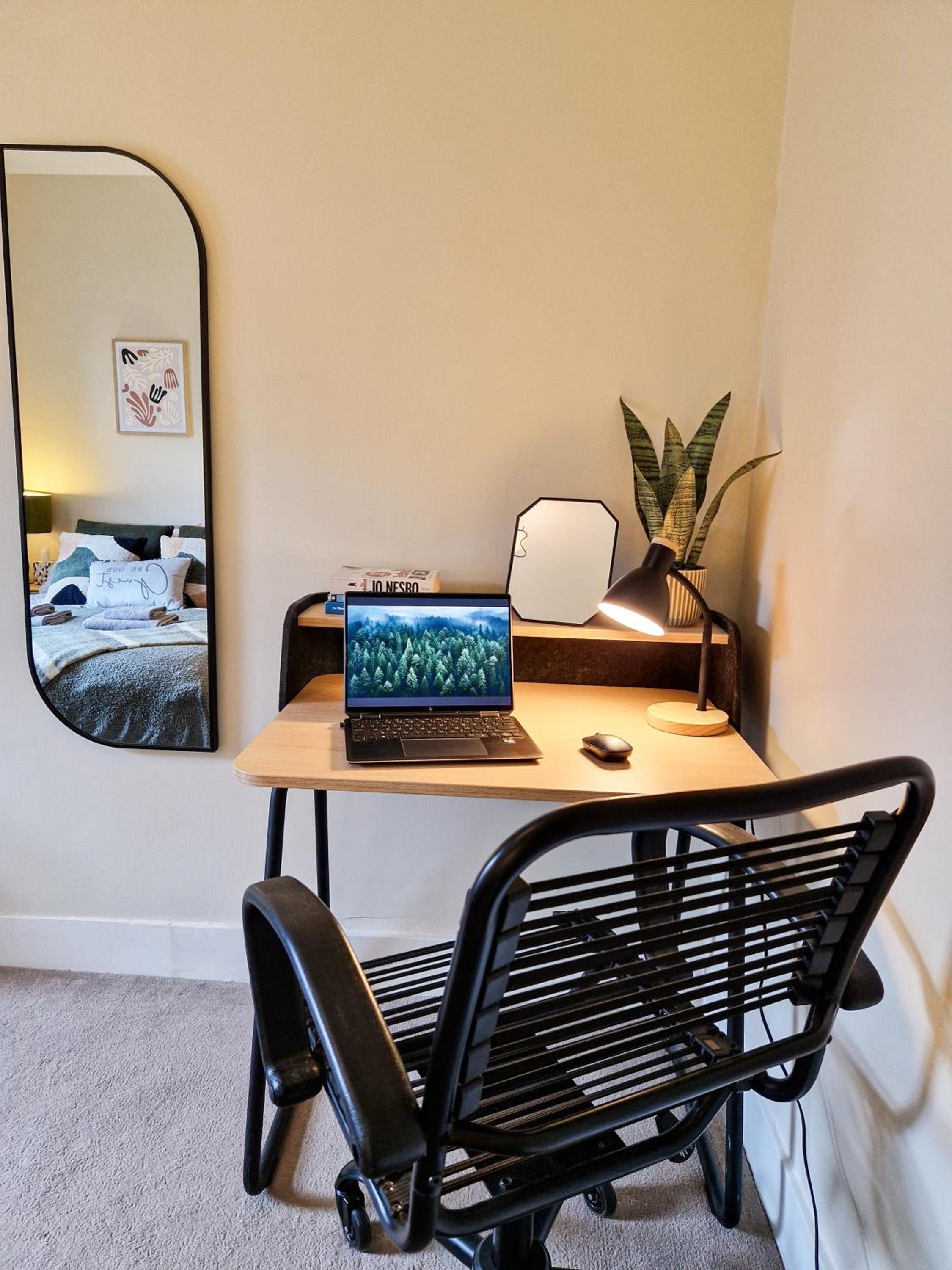 Modern 1-Bed flat,10 min to Hammersmith Tube, with Free Wi-Fi & Netflix