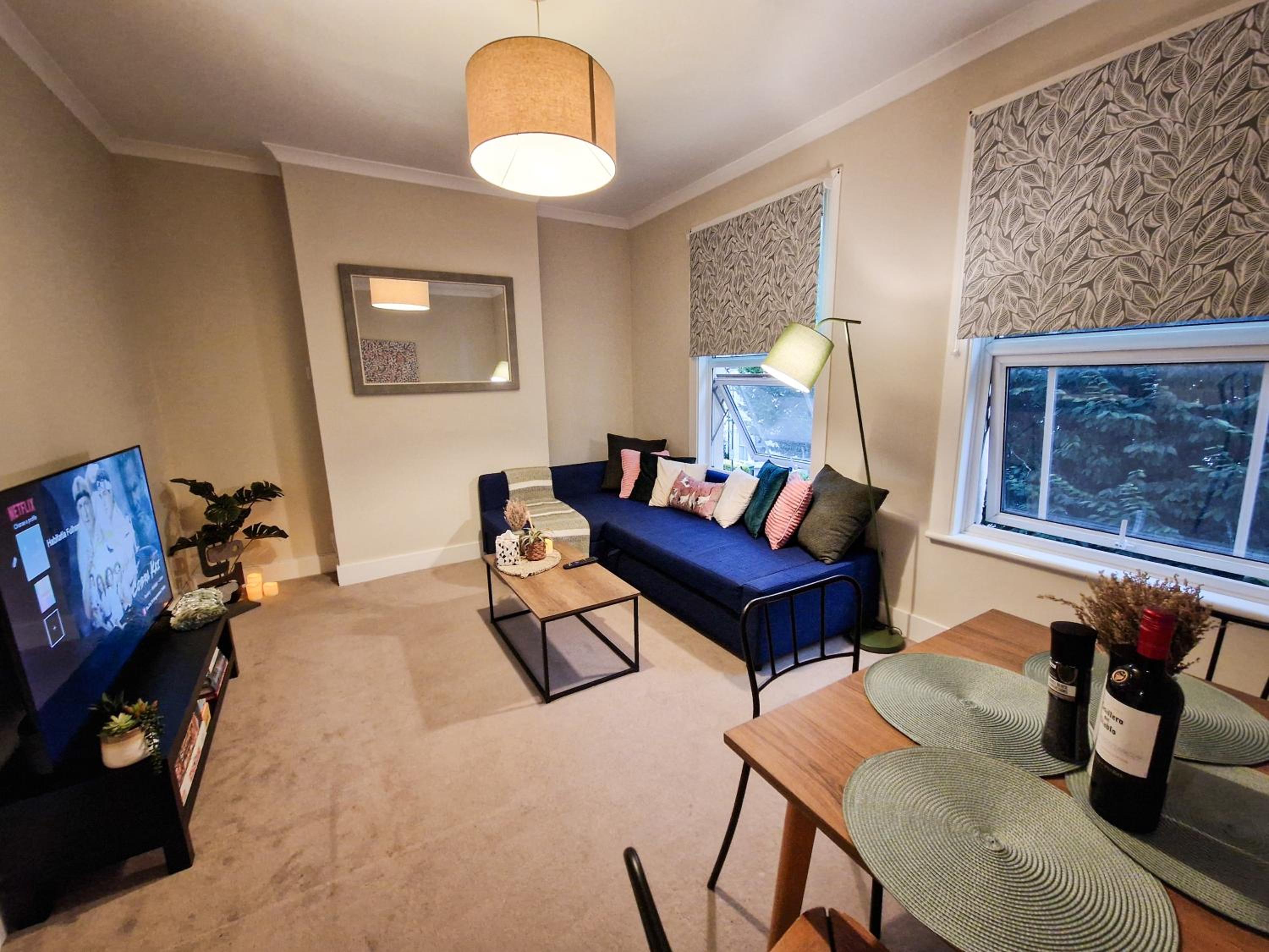 Modern 1-Bed flat,10 min to Hammersmith Tube, with Free Wi-Fi & Netflix