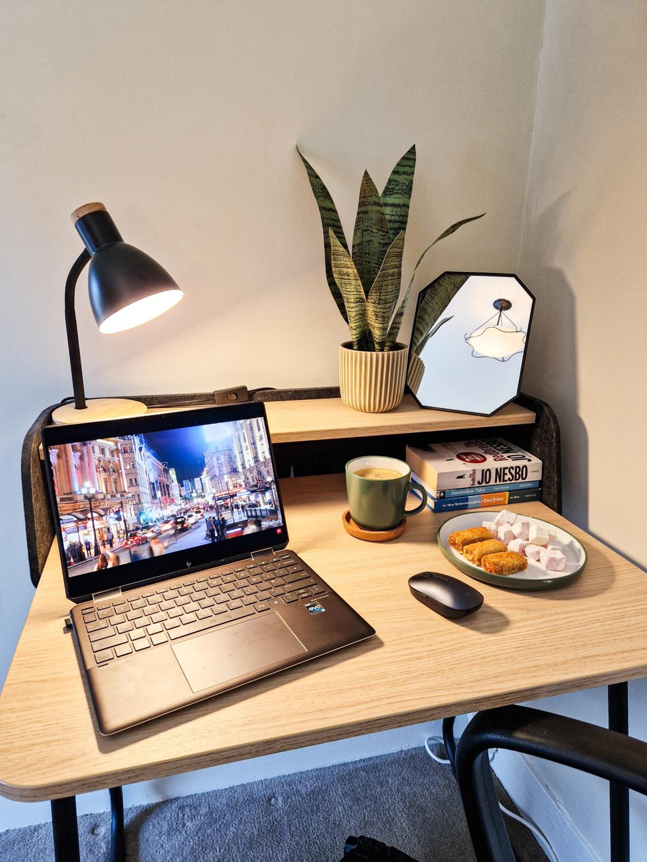 Modern 1-Bed flat,10 min to Hammersmith Tube, with Free Wi-Fi & Netflix
