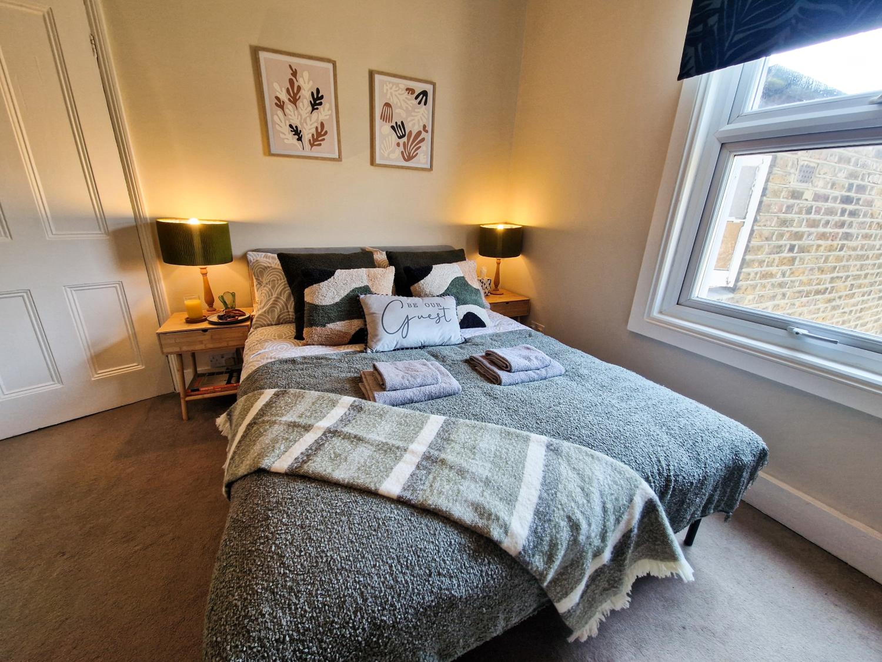 Modern 1-Bed flat,10 min to Hammersmith Tube, with Free Wi-Fi & Netflix