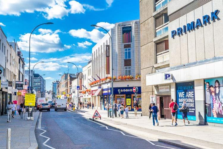 Modern 1-Bed flat,10 min to Hammersmith Tube, with Free Wi-Fi & Netflix