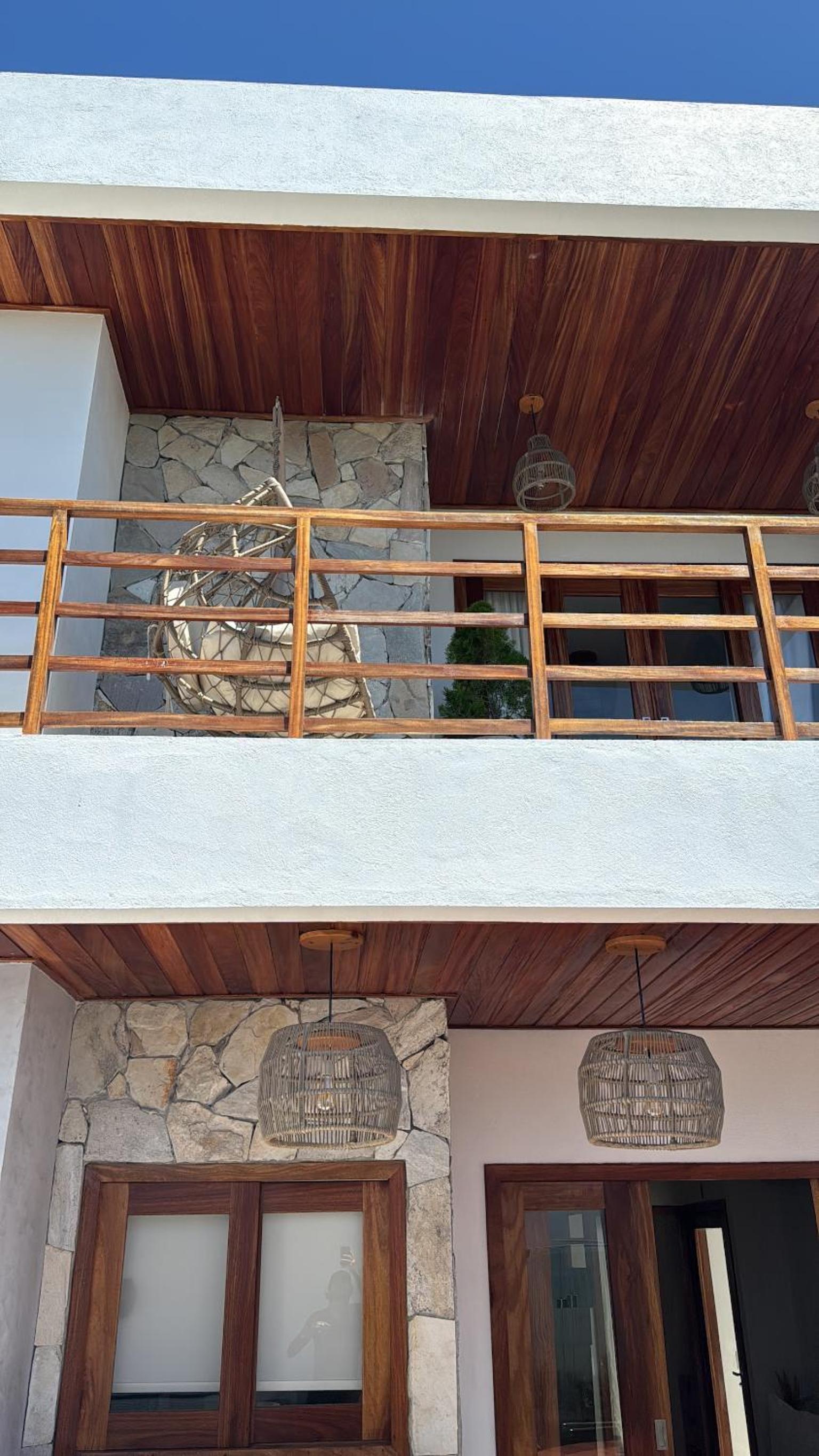 Sunny Kite House Prea