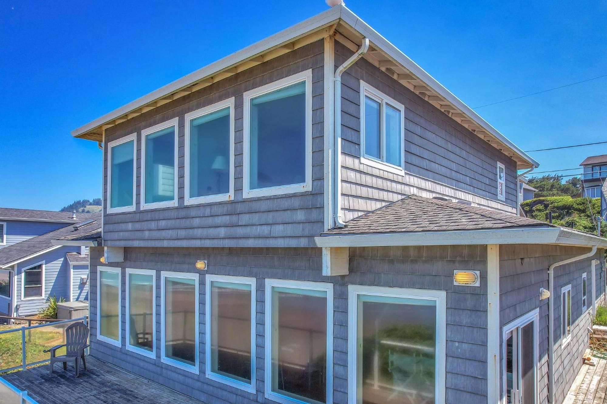 Hotel Roads End Light House - Image 1