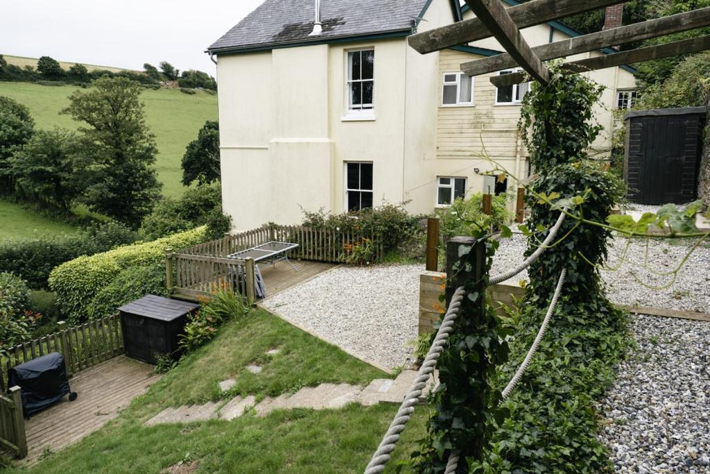 Vine House, Bantham in South Devon near to beach in peaceful rural location view 2