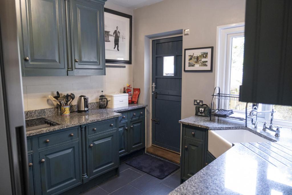 Vine House, Bantham in South Devon near to beach in peaceful rural location view 3